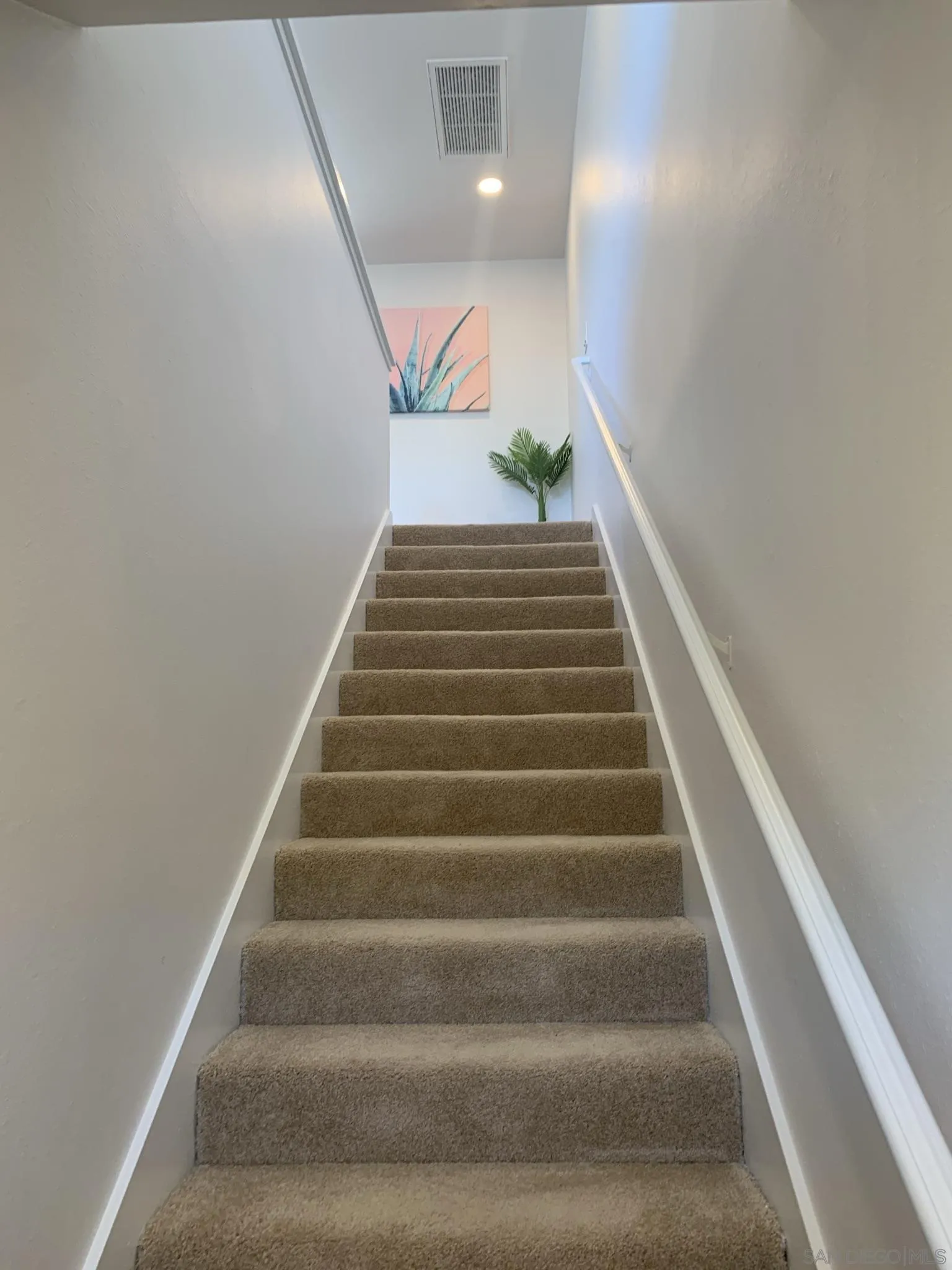https://cdn.realtyfeed.com/cdn/127/260001980/1c339d8c661411a88835f22d005189d9.webp