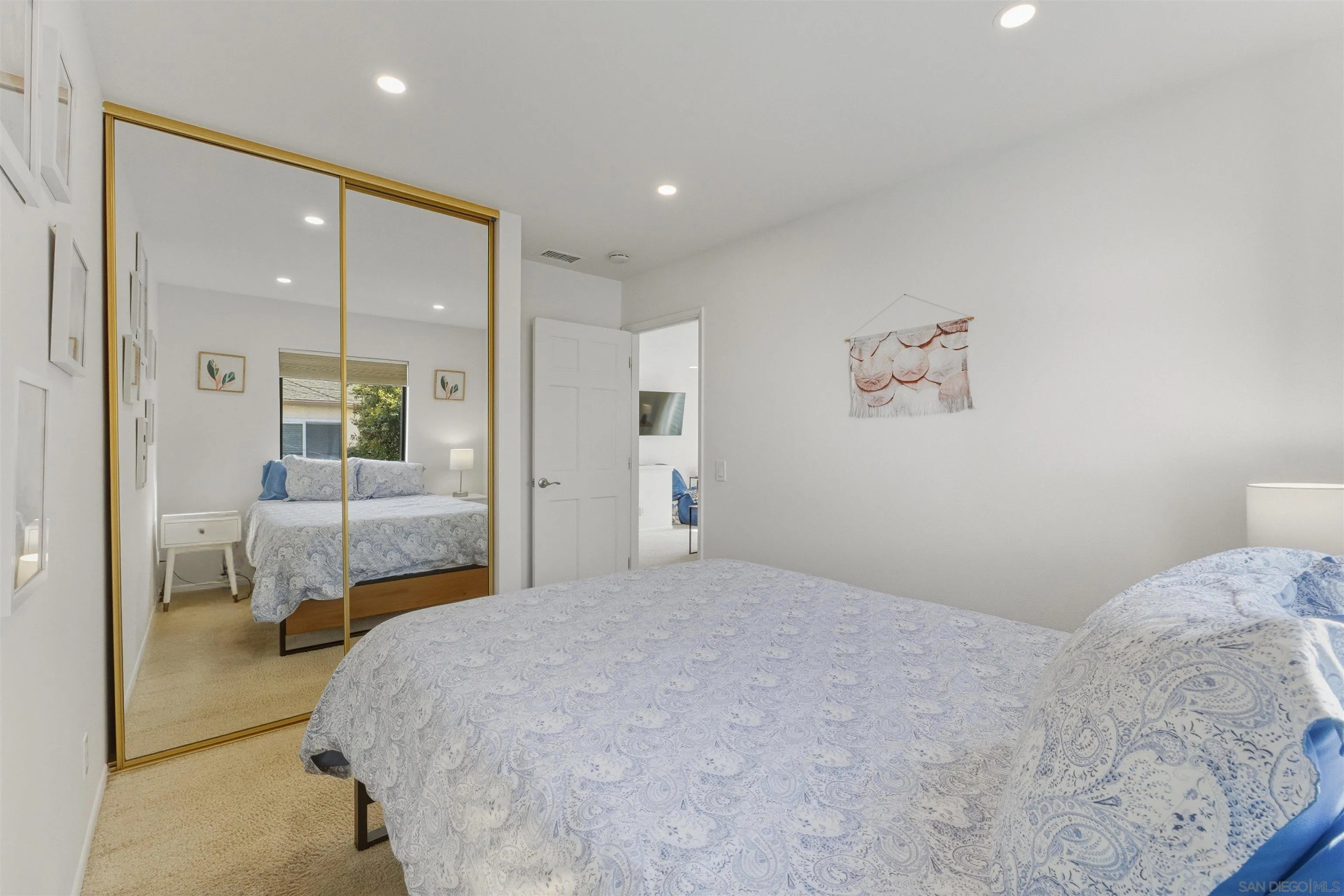 https://cdn.realtyfeed.com/cdn/127/260001980/f17ed90cbaca867c0b804cf8bb03820a.webp