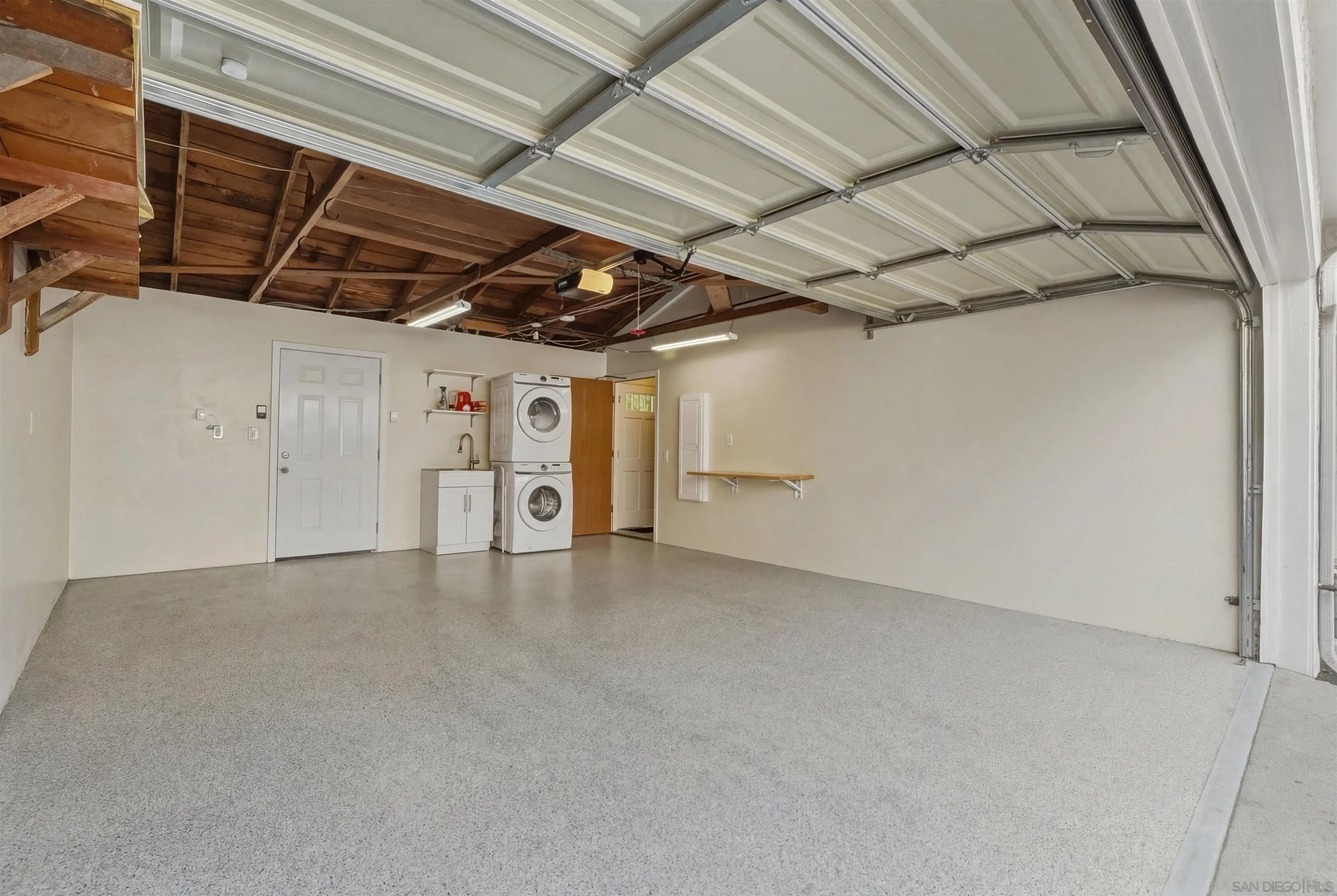 https://cdn.realtyfeed.com/cdn/127/260001980/ff2c9b7e1894b6a53b8b6696101f0aff.webp