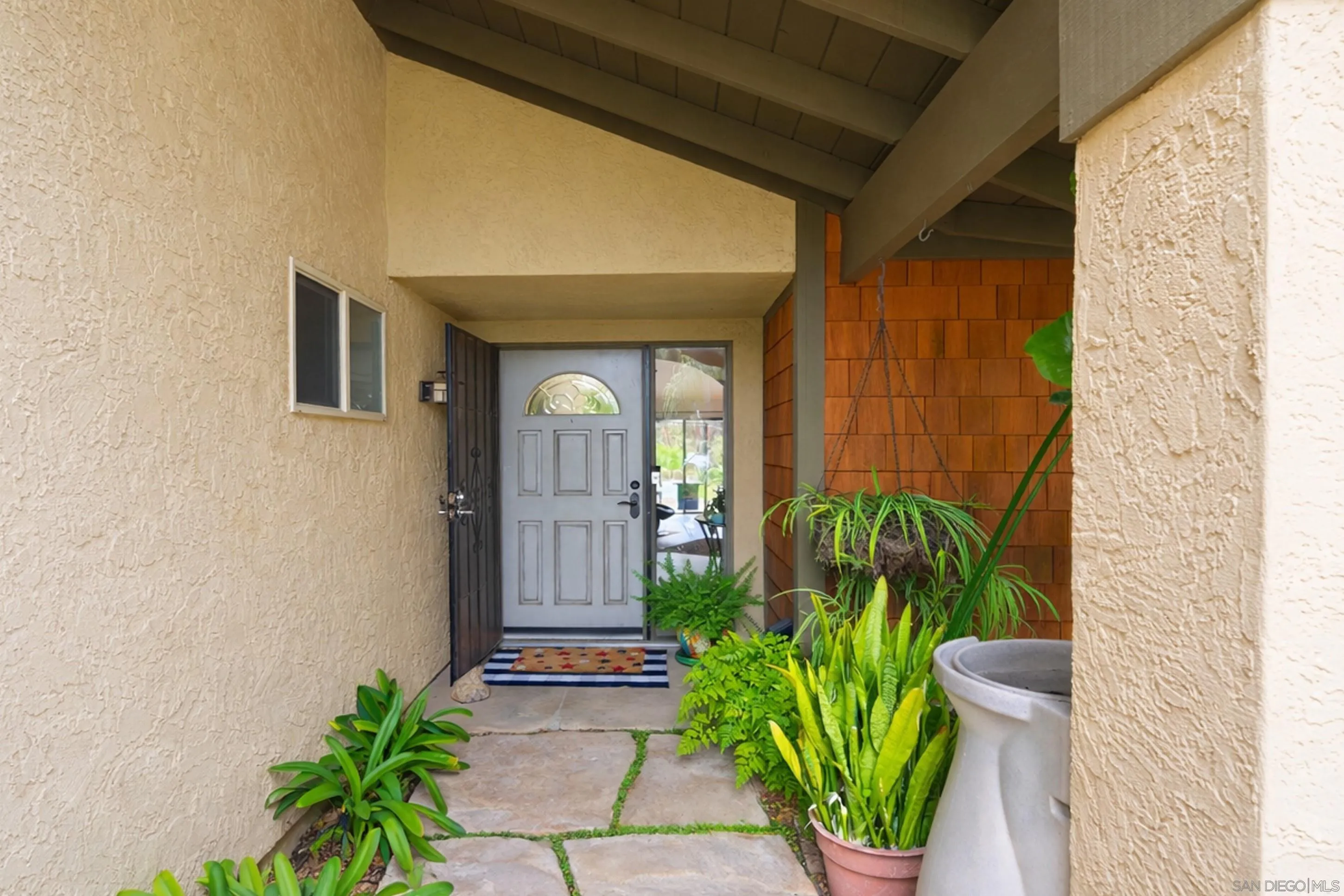 https://cdn.realtyfeed.com/cdn/127/260001983/23ef84b235affabe272553b1747c14e7.webp