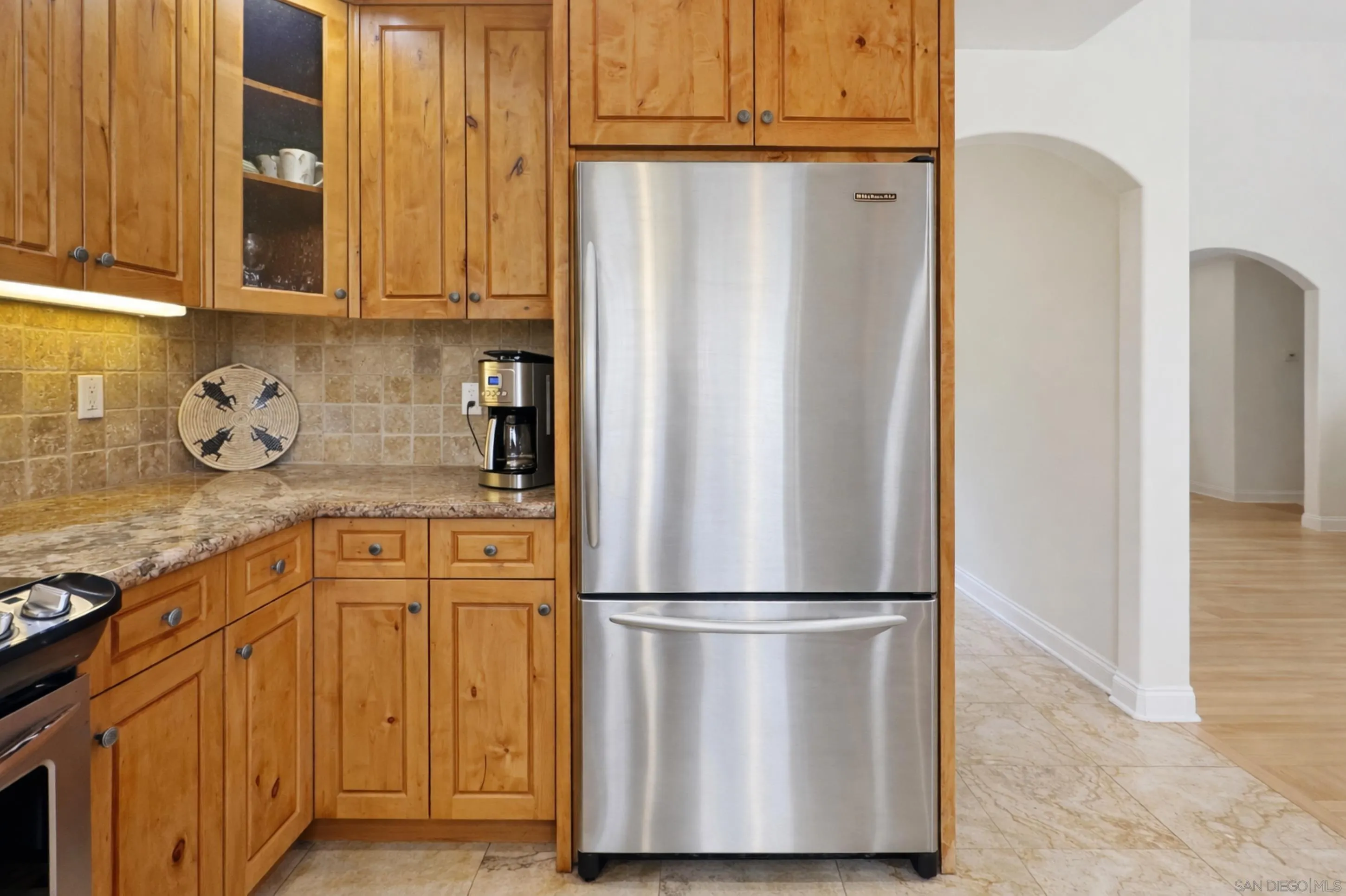https://cdn.realtyfeed.com/cdn/127/260001983/41a683f1d380480bce648ade7fd671d9.webp