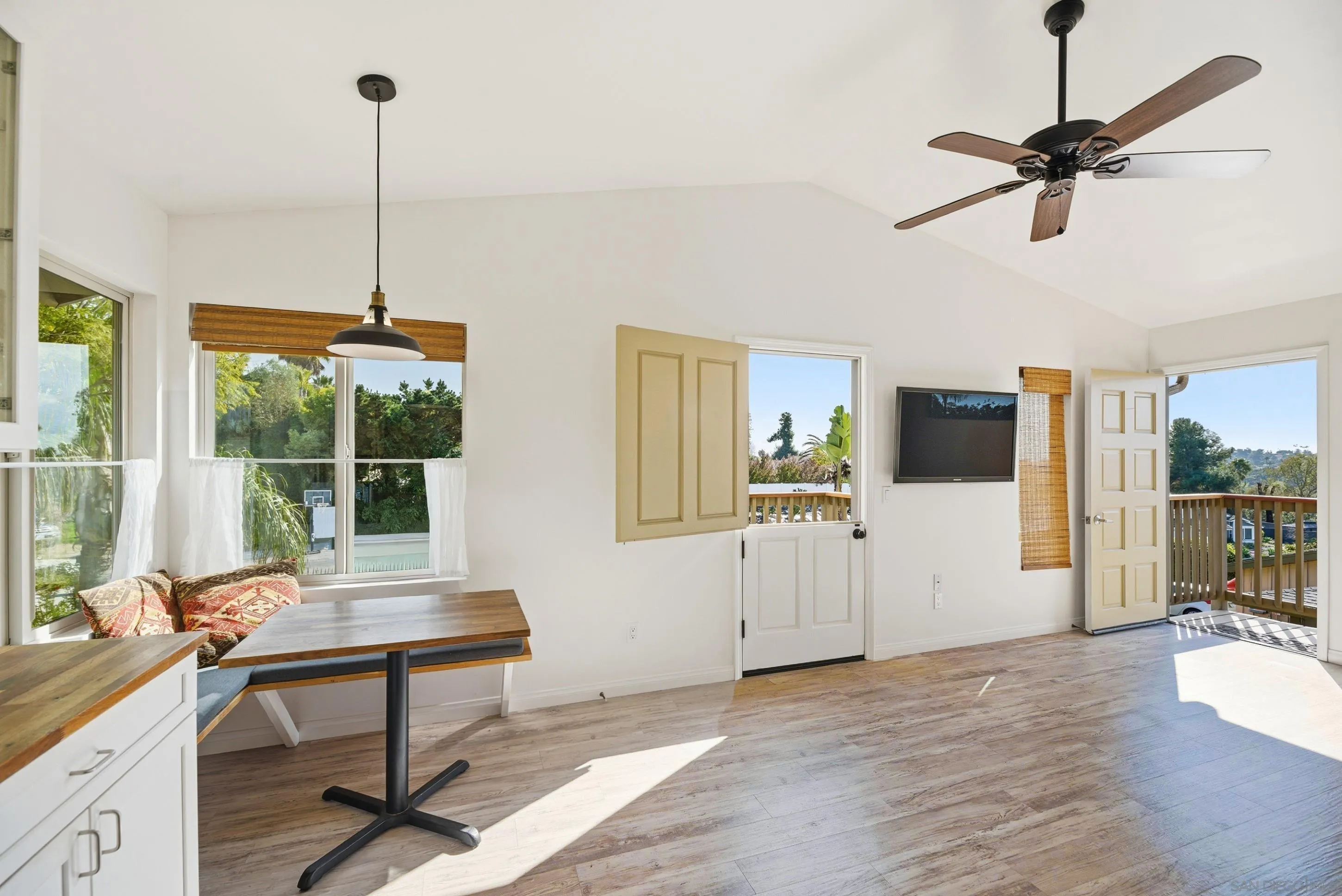 https://cdn.realtyfeed.com/cdn/127/260001983/42e4324257ee57724b80a3e86e926505.webp