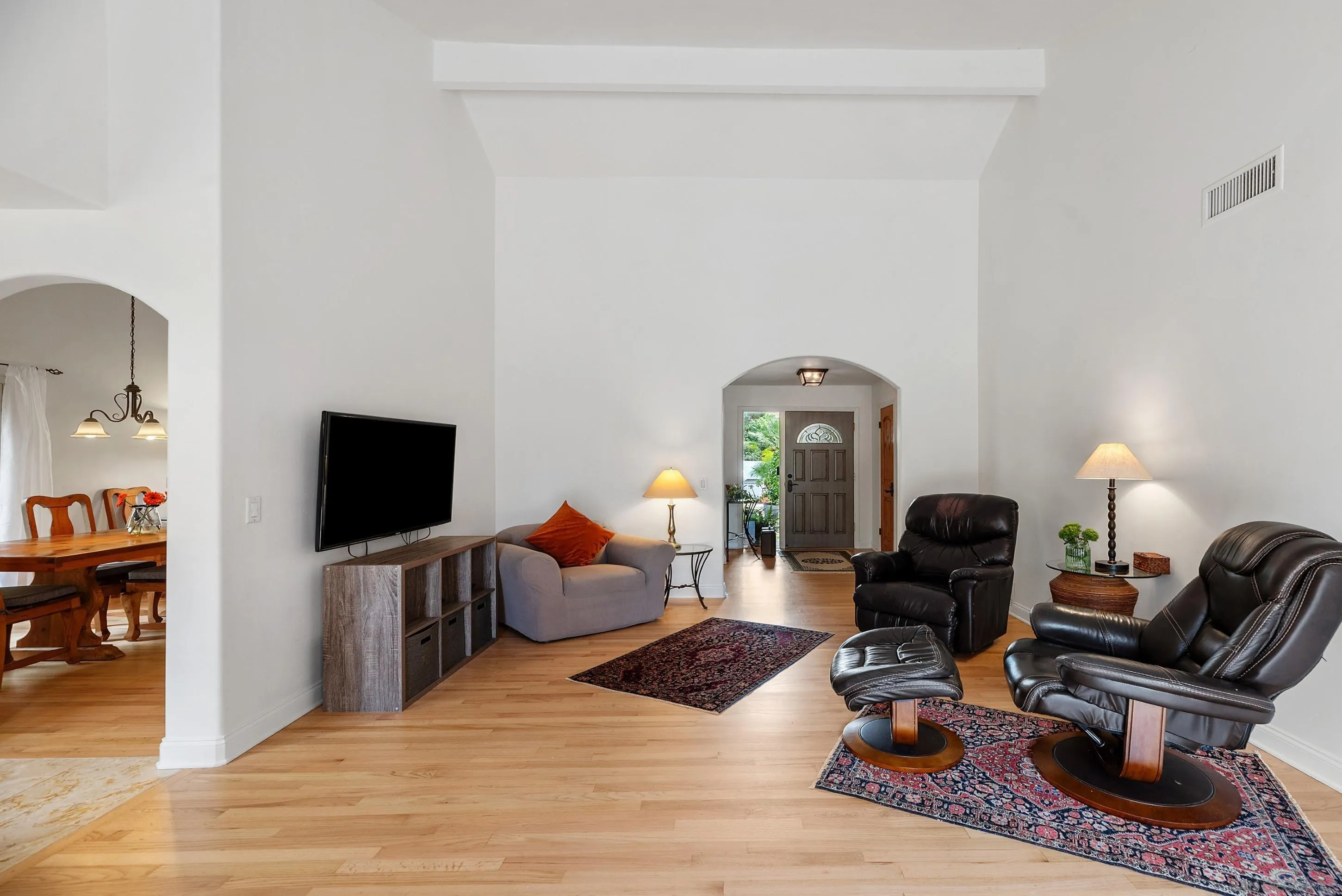 https://cdn.realtyfeed.com/cdn/127/260001983/9363ffa93cae96bd0cd742120be74618.webp