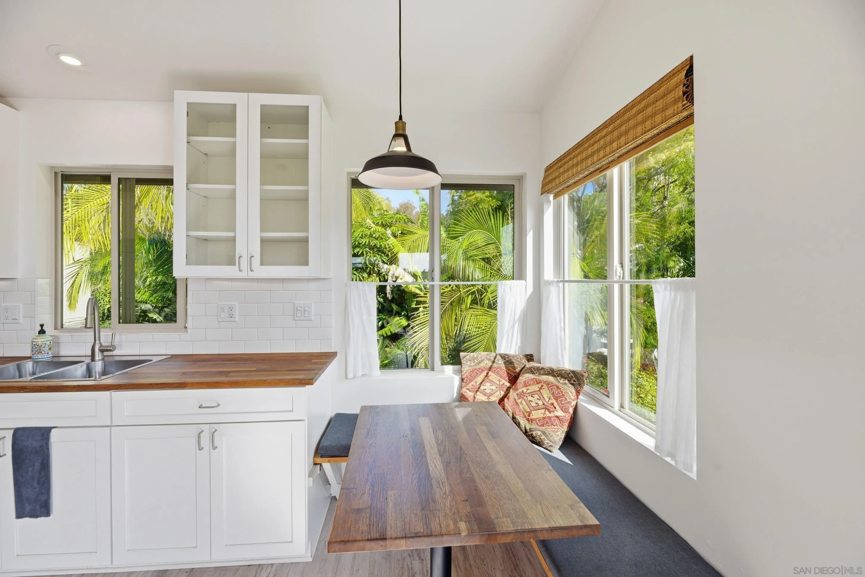 https://cdn.realtyfeed.com/cdn/127/260001983/c5a177807fe67a5651420970325e95d6.webp