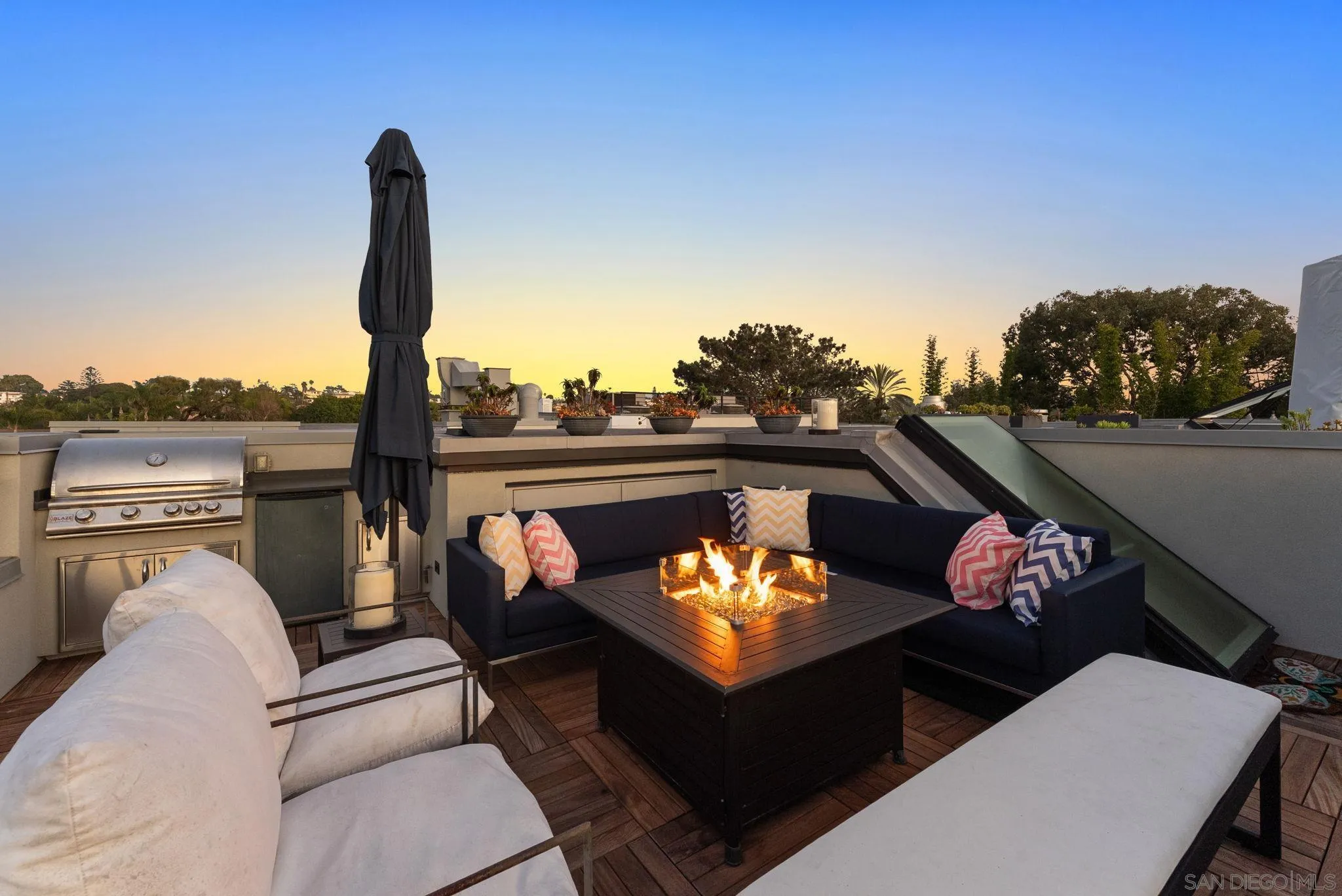 https://cdn.realtyfeed.com/cdn/127/260001984/5efd91de7c37239bb1fb88c58654d899.webp