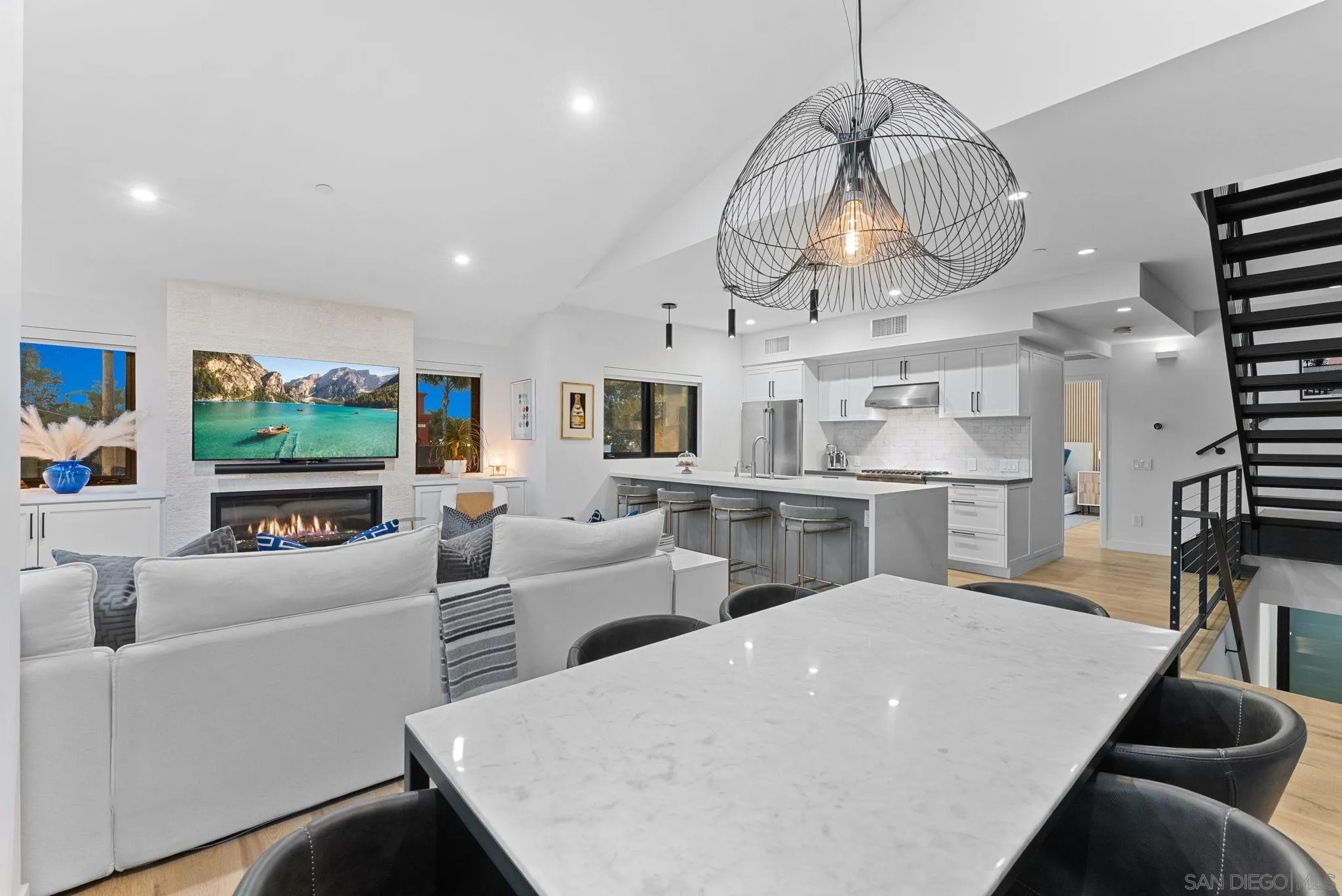 https://cdn.realtyfeed.com/cdn/127/260001984/8c1d9e5a276b68985e87dd43f8fdc70b.webp