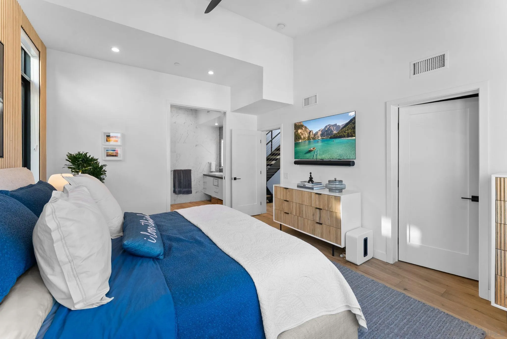 https://cdn.realtyfeed.com/cdn/127/260001984/9319dae1b9cd0e427240898d7257a6ae.webp