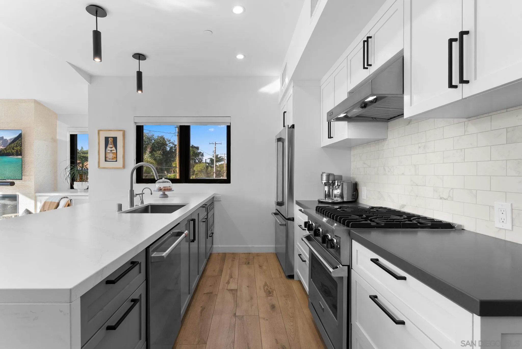 https://cdn.realtyfeed.com/cdn/127/260001984/b70a6215ef0c506281e3d00d5ec21e43.webp