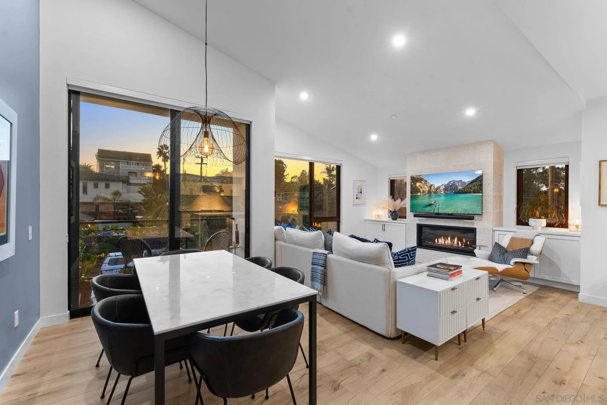 https://cdn.realtyfeed.com/cdn/127/260001984/c590d5d3037fe639273e61402f83e605.webp