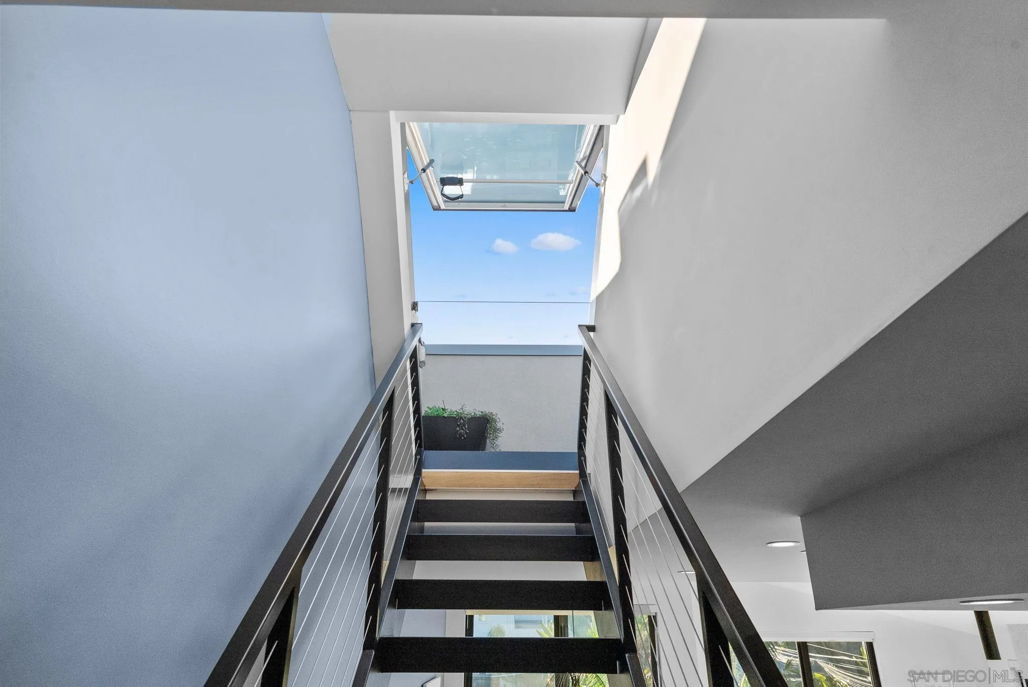 https://cdn.realtyfeed.com/cdn/127/260001984/f62951d9b78a1cfe3d2f4bdab253049e.webp