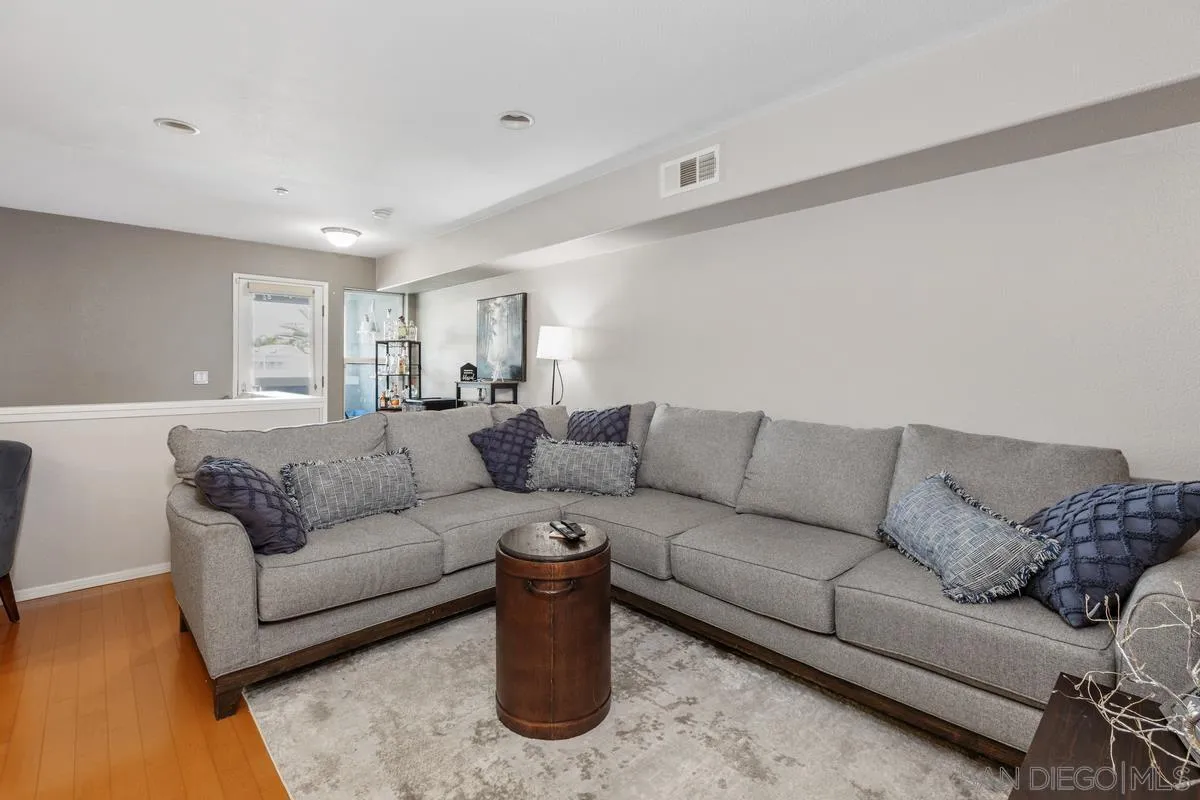 https://cdn.realtyfeed.com/cdn/127/260001989/5dd543efa7a1dd56d37f128c08233b16.webp