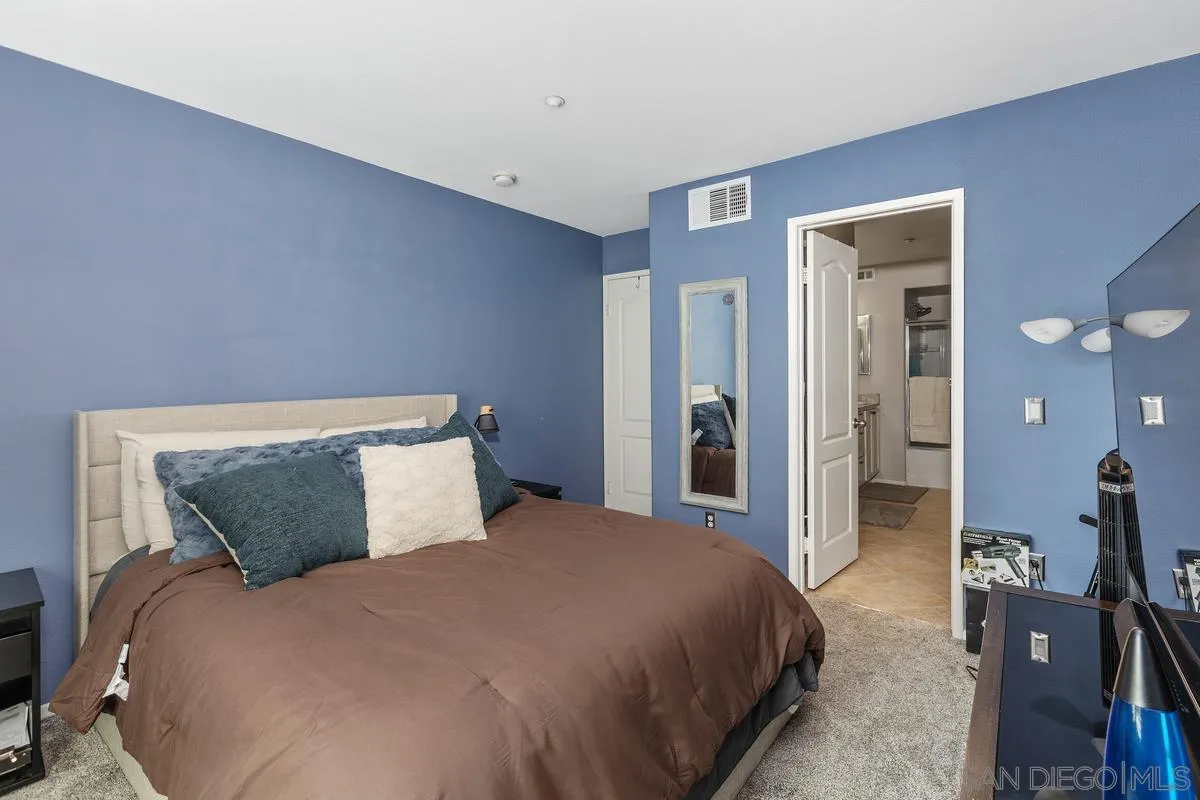 https://cdn.realtyfeed.com/cdn/127/260001989/68813c73edd7d75a1a27f8202a21cd79.webp