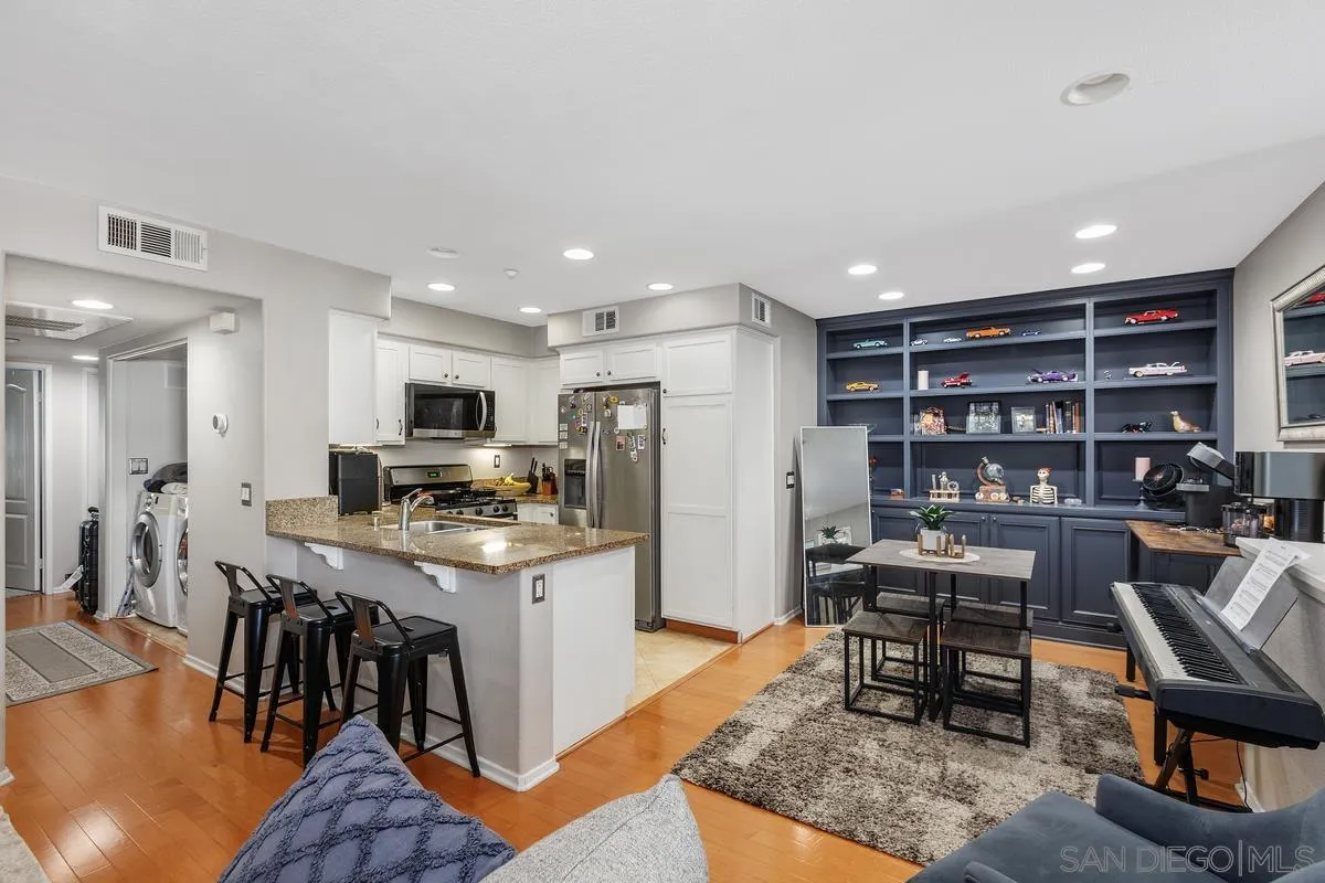 https://cdn.realtyfeed.com/cdn/127/260001989/9a6e39727a3b1b67f4f46cff64ae22da.webp