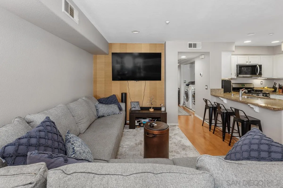 https://cdn.realtyfeed.com/cdn/127/260001989/f9edd949b4ab8ef52685508456f3248b.webp