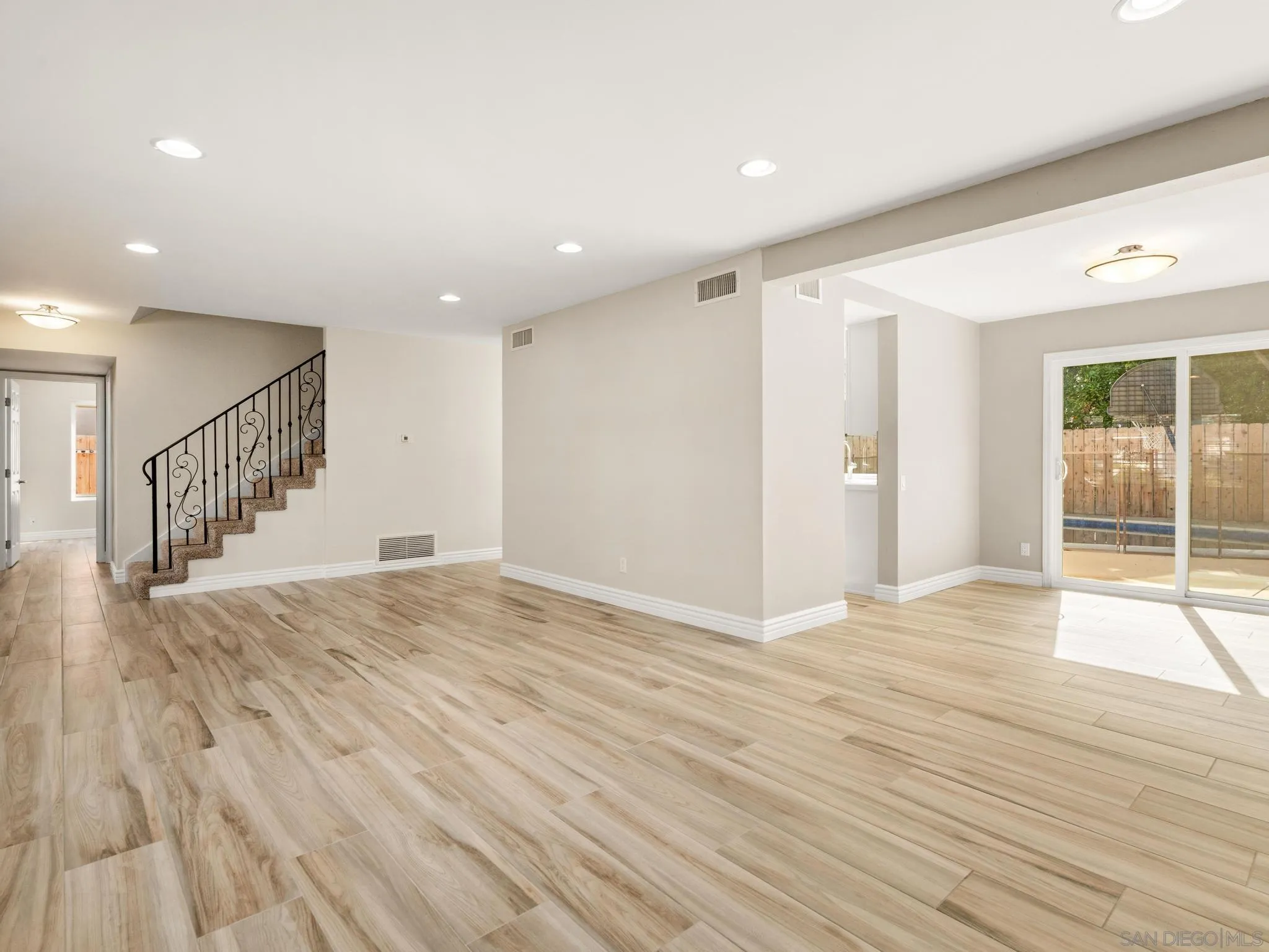 https://cdn.realtyfeed.com/cdn/127/260002002/0a74d77032c9246c223193c57d37b74b.webp