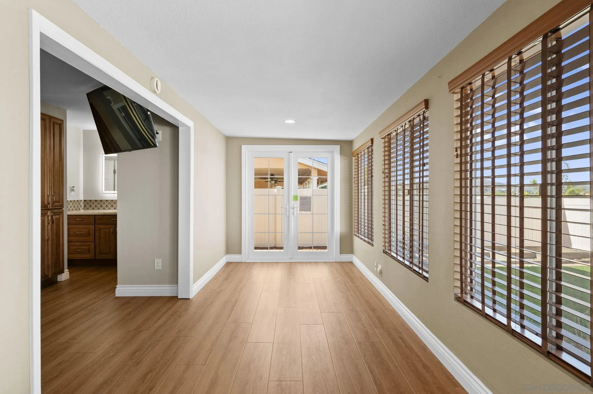 https://cdn.realtyfeed.com/cdn/127/260002003/1f52600f630f715b37bce2c13a174ef1.webp