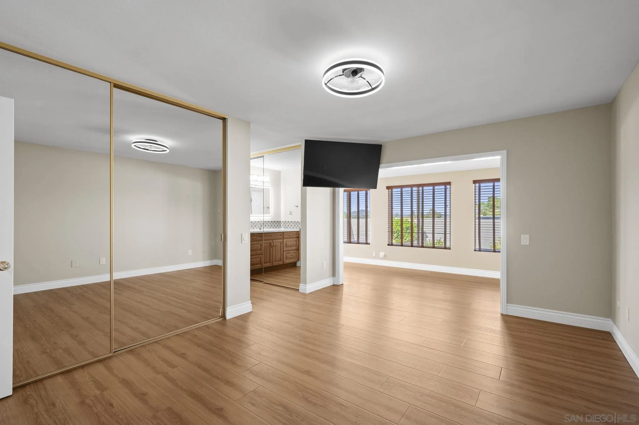 https://cdn.realtyfeed.com/cdn/127/260002003/5d94c9131f178a6b73650ae34739d920.webp