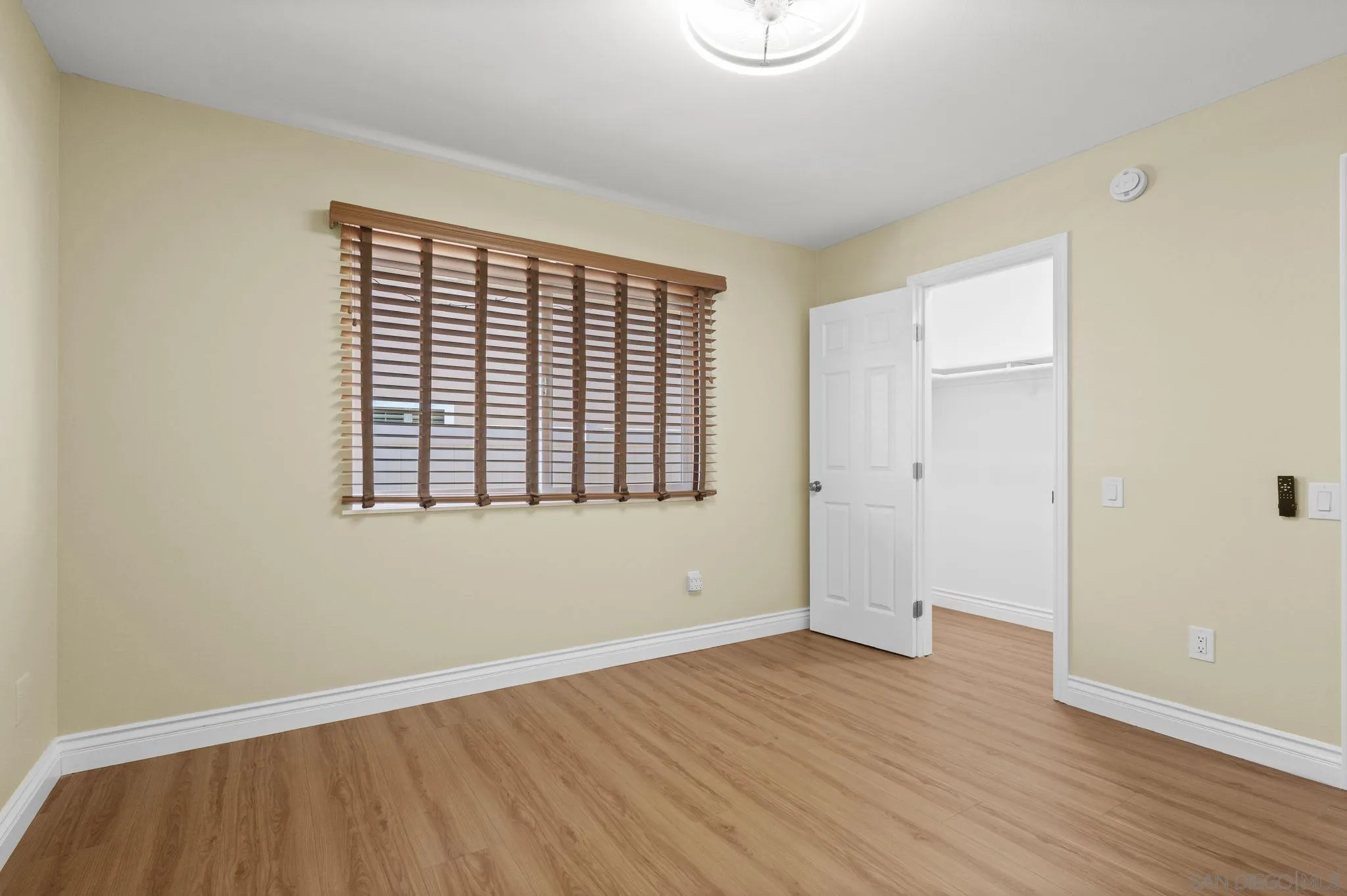 https://cdn.realtyfeed.com/cdn/127/260002003/d5728d559045142bfed8c1a0d3686c42.webp
