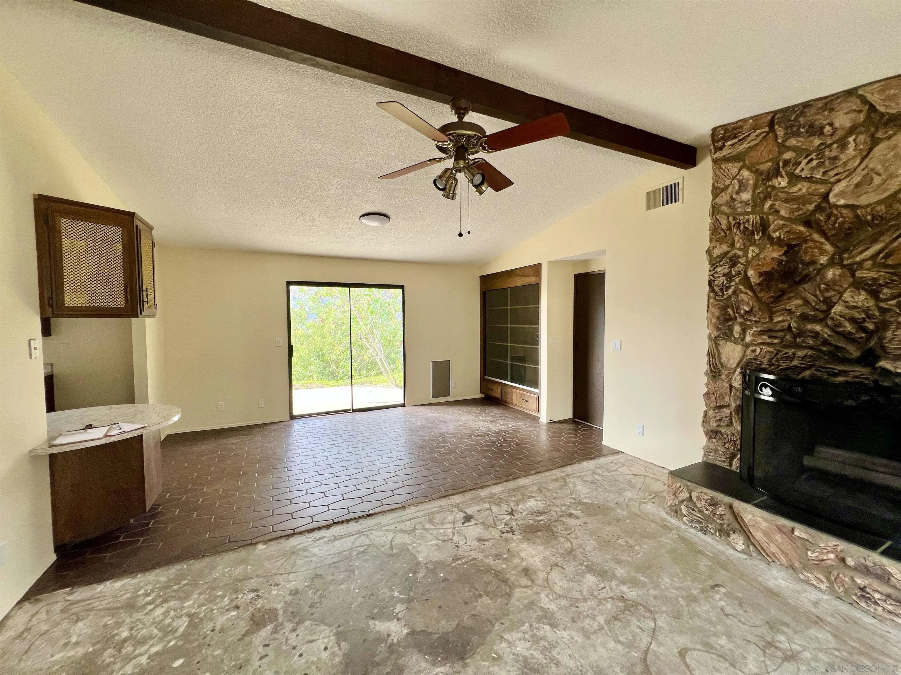 https://cdn.realtyfeed.com/cdn/127/260002005/10e81637a47b0ff9d79577001166b0e5.webp