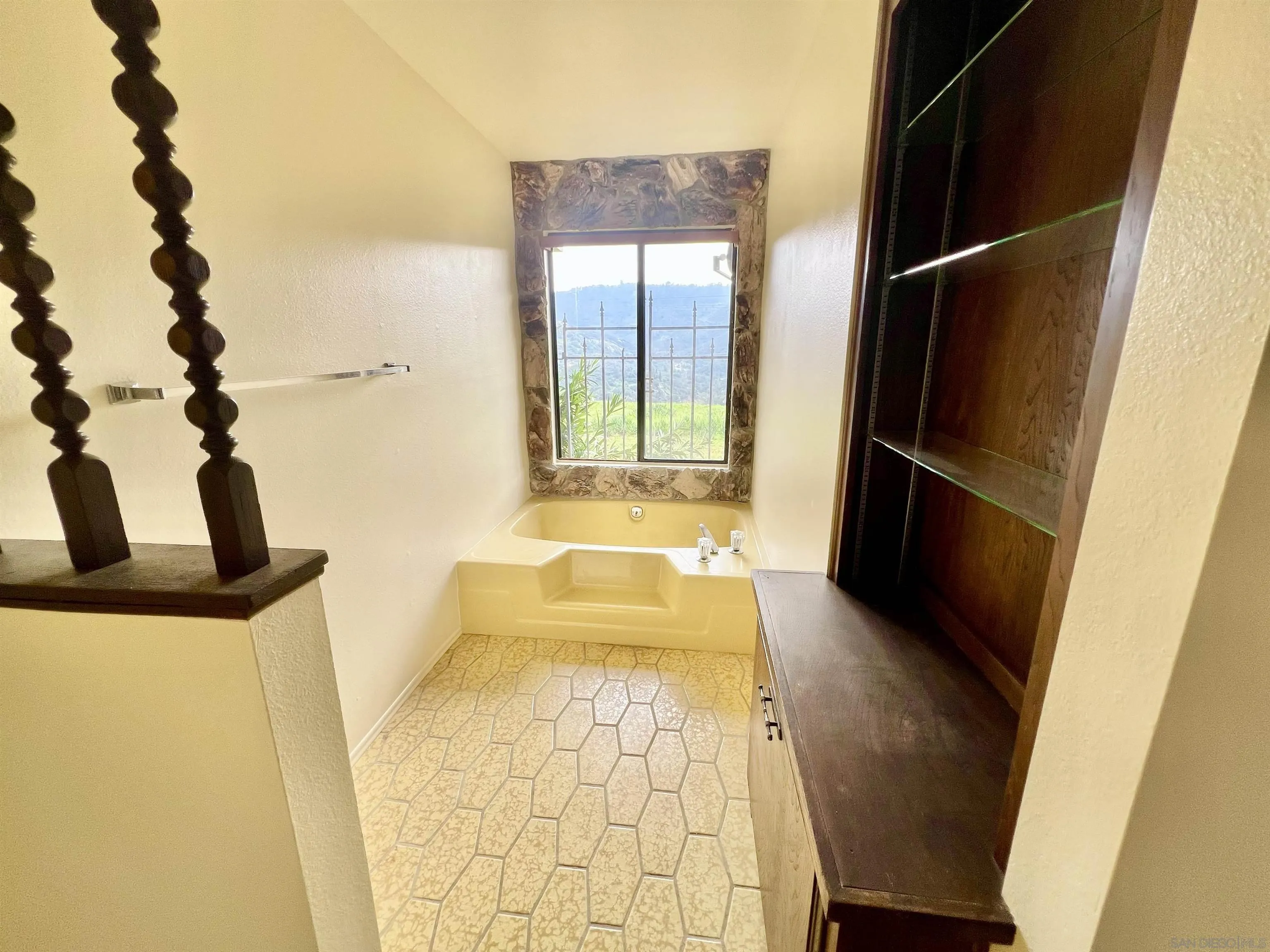 https://cdn.realtyfeed.com/cdn/127/260002005/27a9e11d5868e1efb956b439058b737a.webp