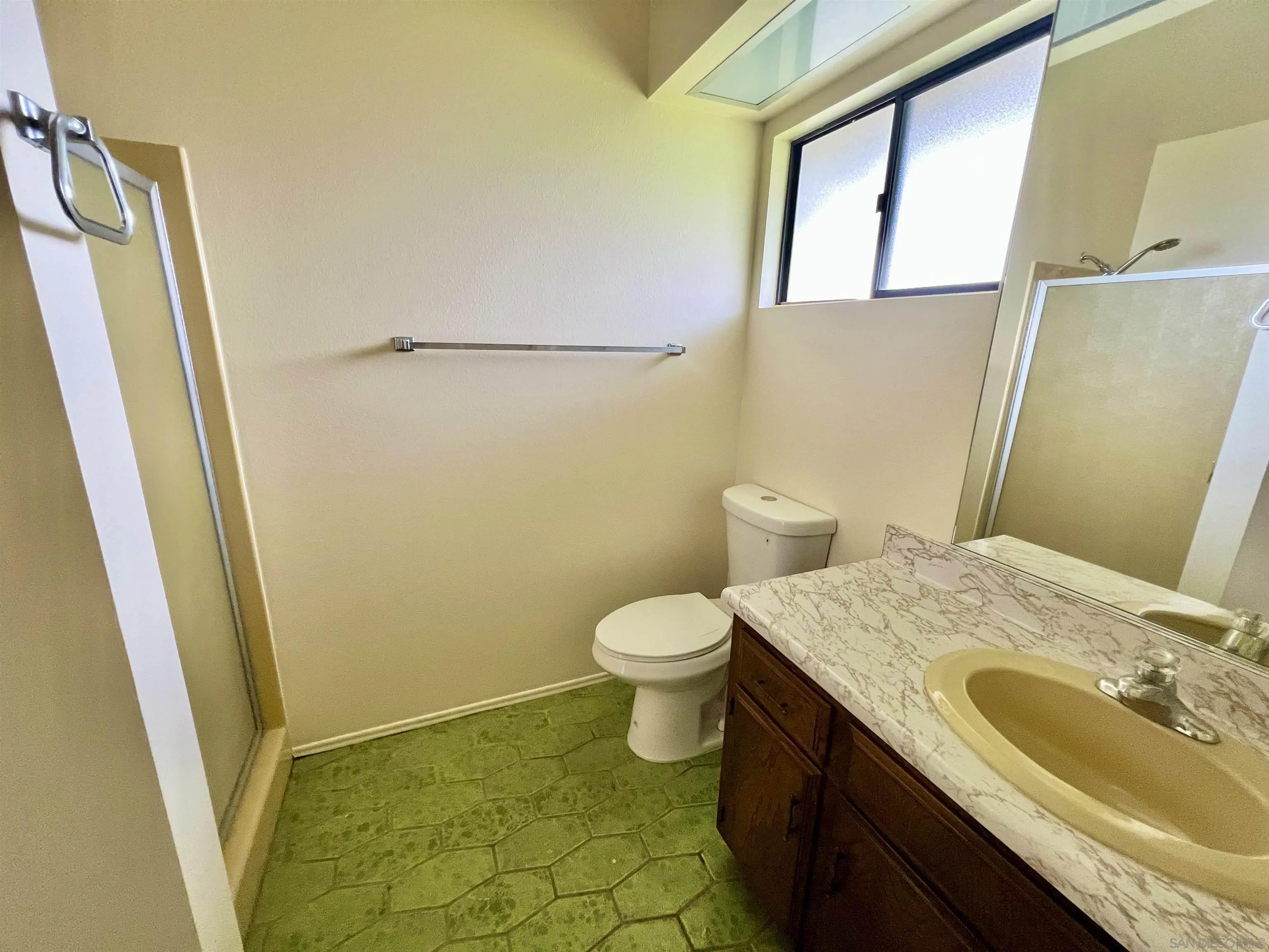 https://cdn.realtyfeed.com/cdn/127/260002005/3c82c5e48eb92793073647af45658368.webp