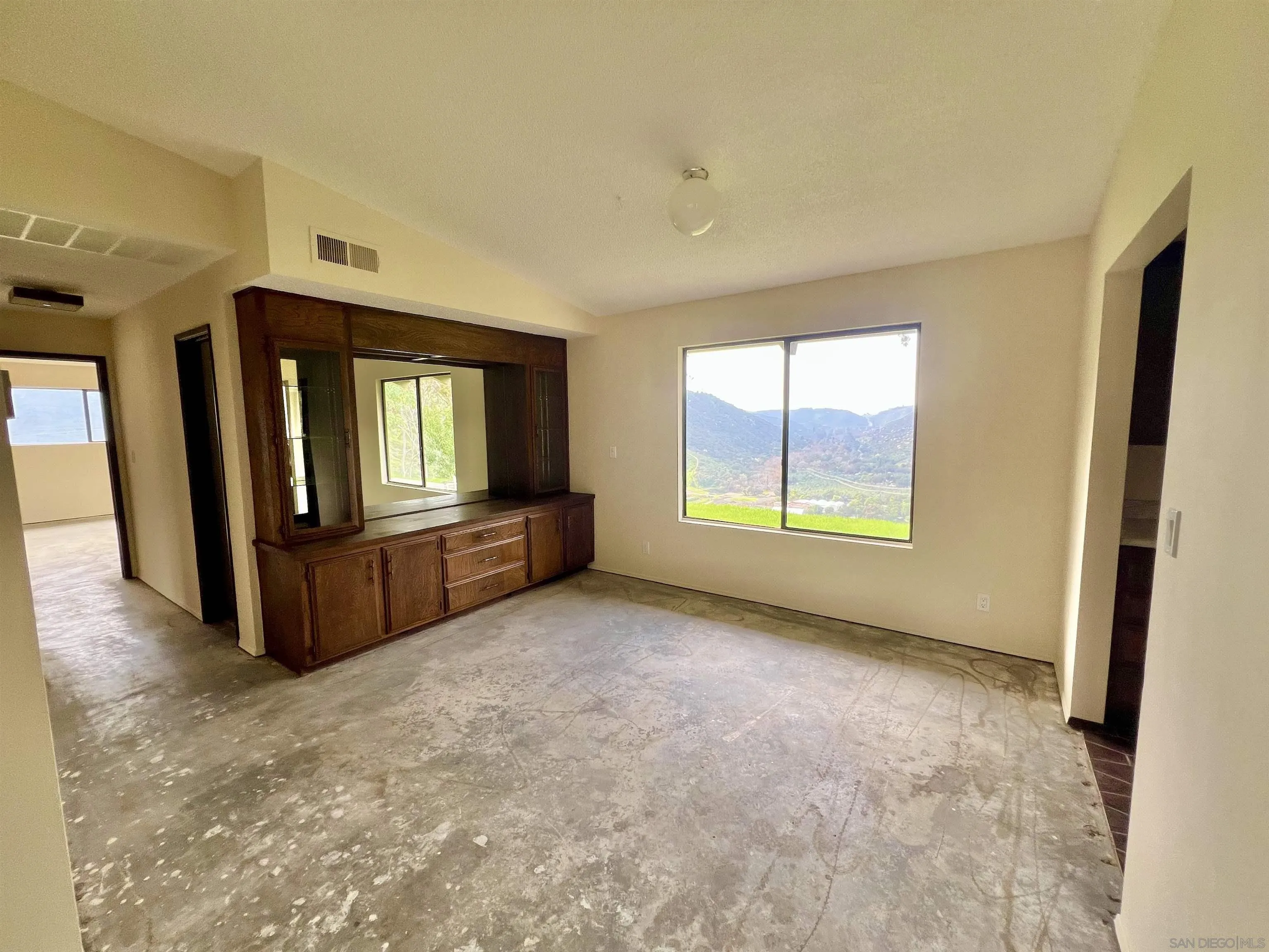 https://cdn.realtyfeed.com/cdn/127/260002005/8509dd9636a1bb4d4b46c9e0e9caad10.webp
