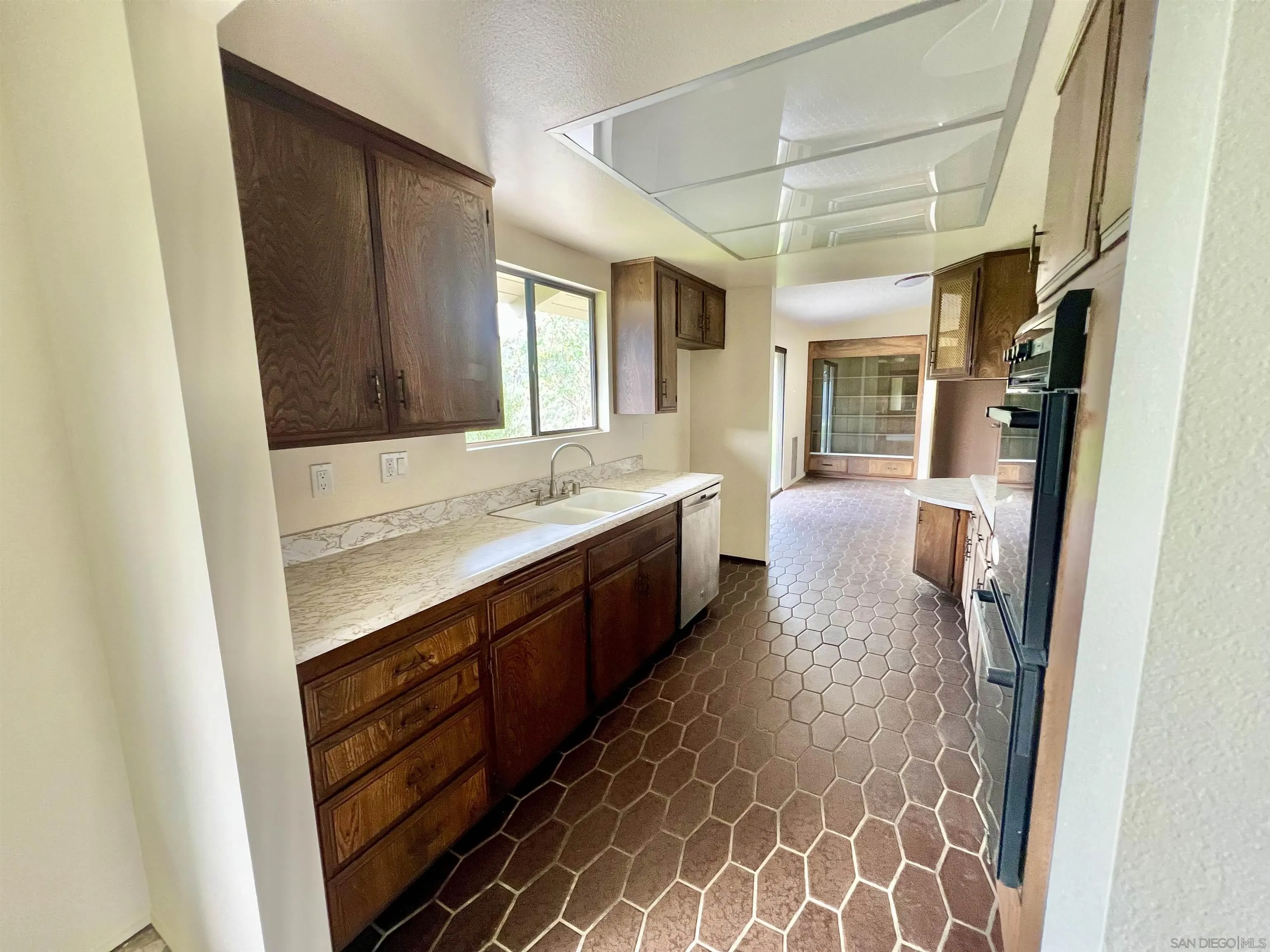 https://cdn.realtyfeed.com/cdn/127/260002005/8ed7300e0001b4f5288a6d2354a7060d.webp
