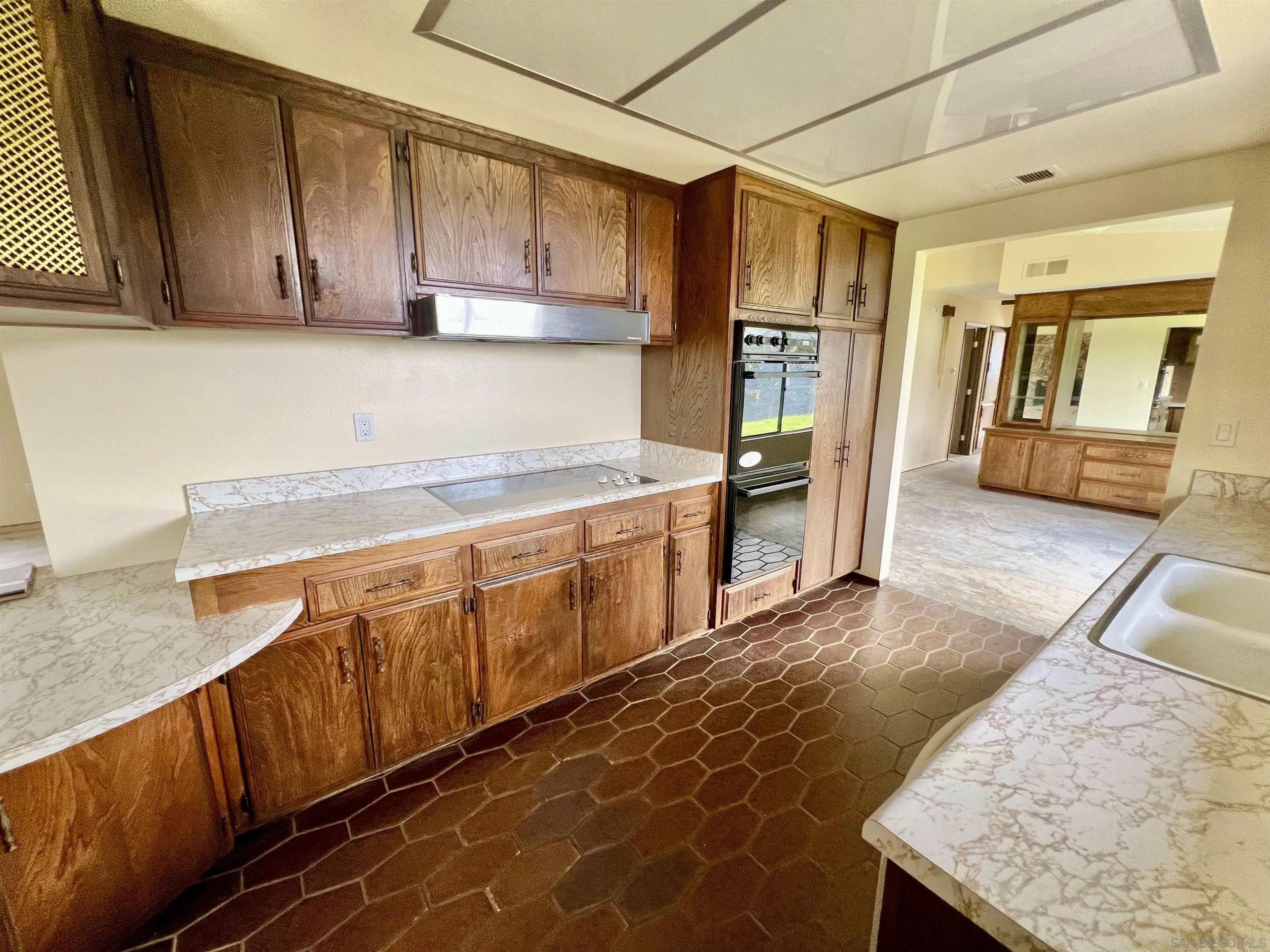 https://cdn.realtyfeed.com/cdn/127/260002005/b1999c8294784159343baeae26e0fc54.webp