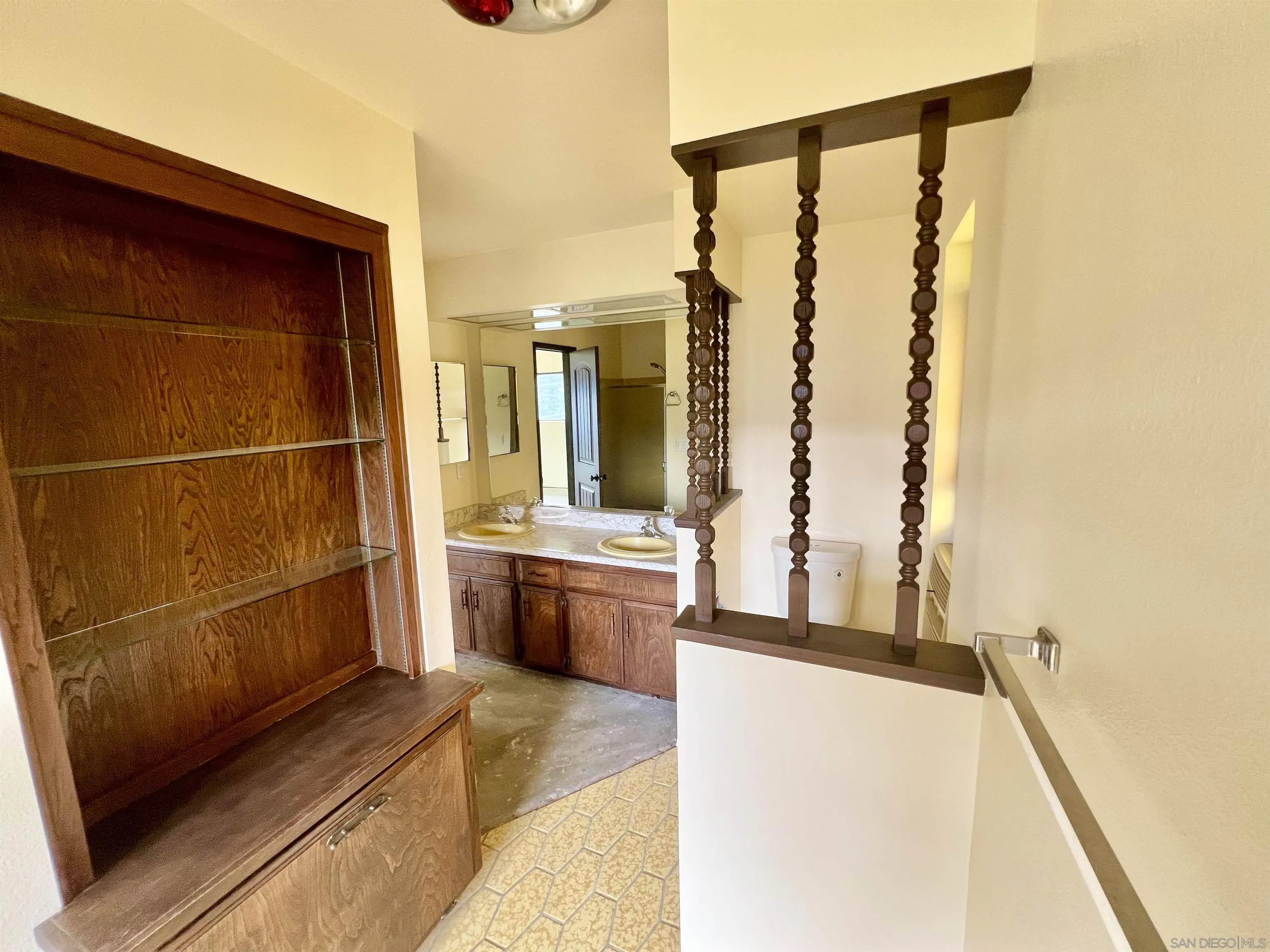 https://cdn.realtyfeed.com/cdn/127/260002005/ccbe656075a4fa98bb09d28d2b381265.webp