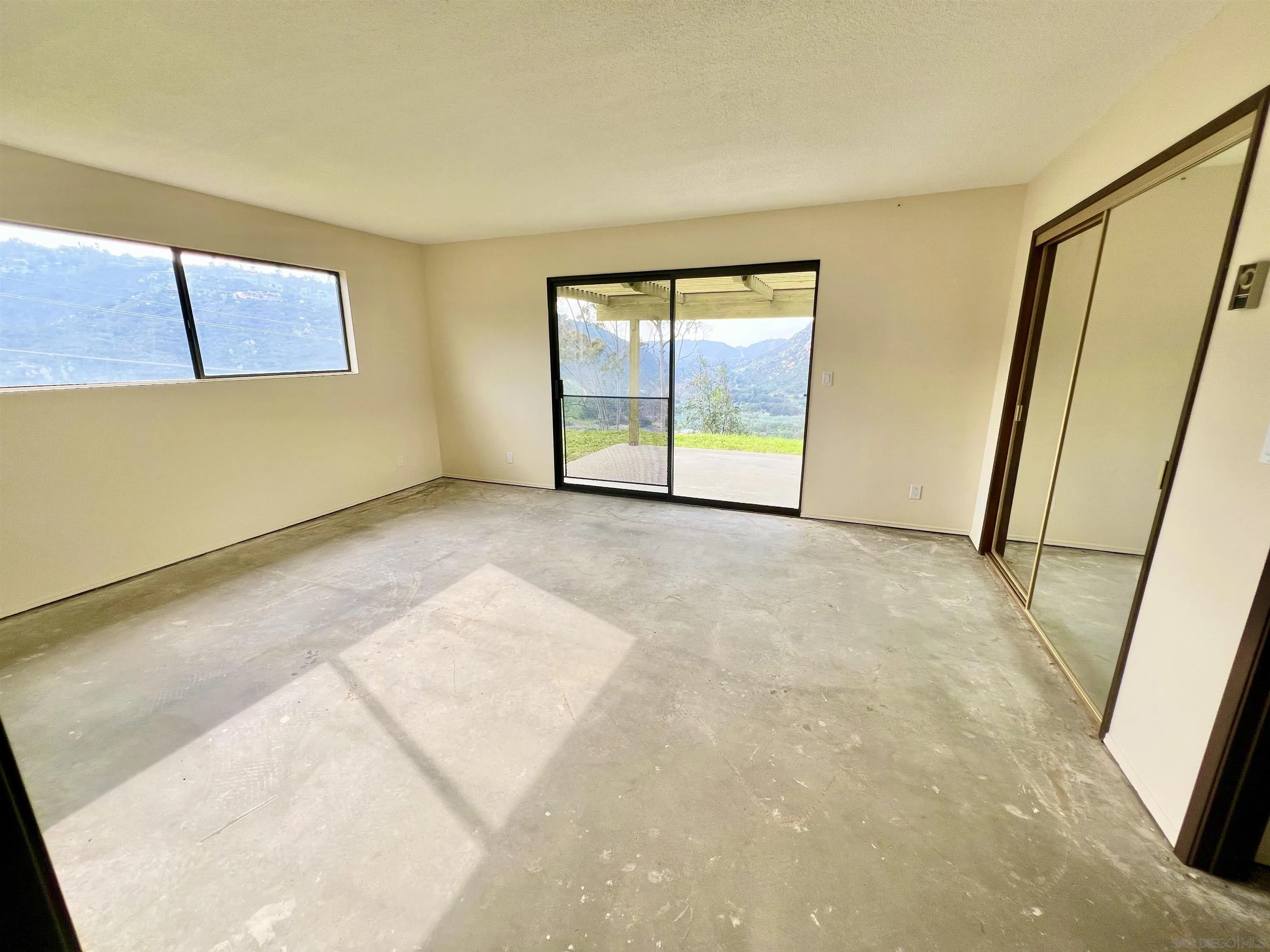 https://cdn.realtyfeed.com/cdn/127/260002005/db48fa032621914c590c449726af0221.webp