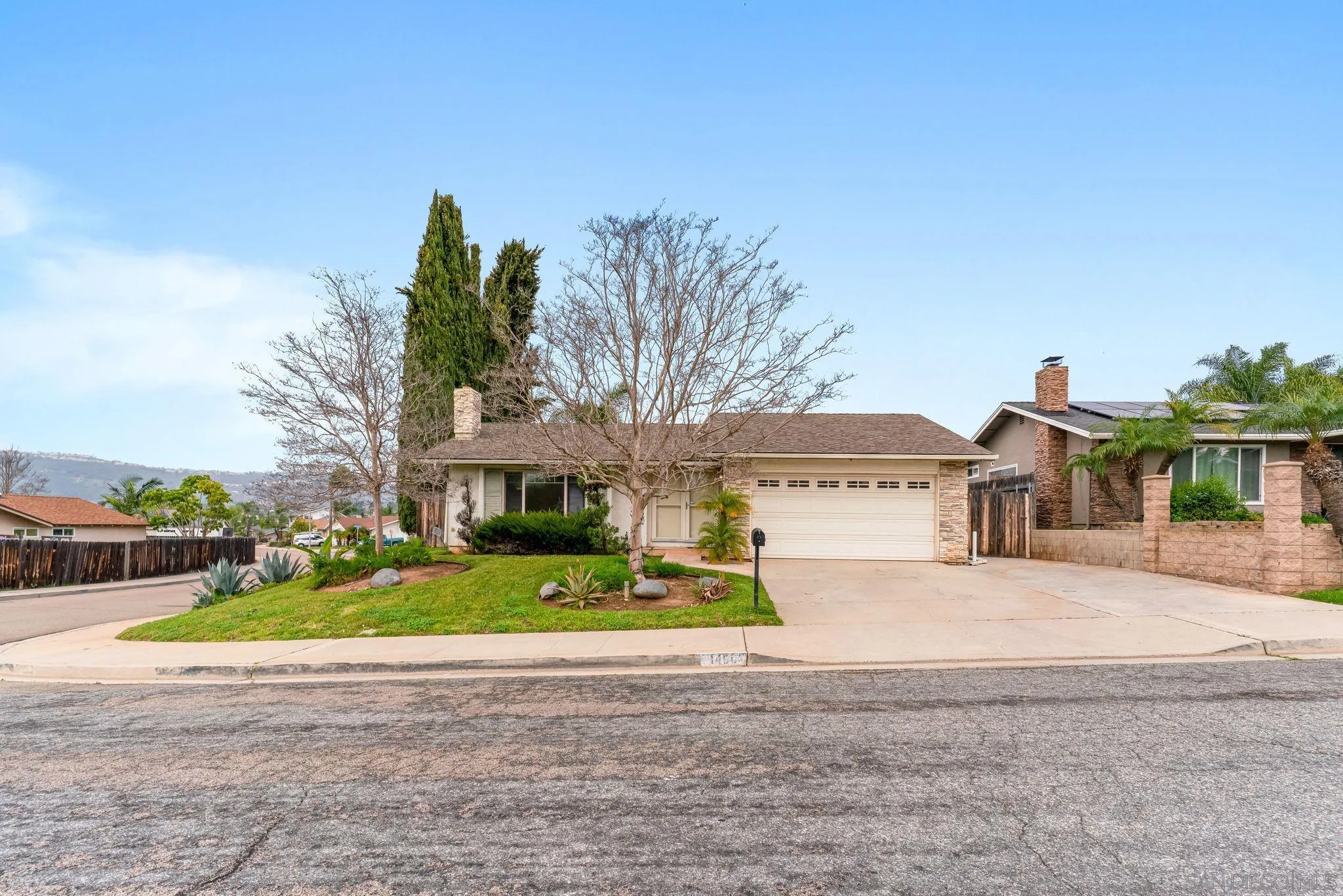 https://cdn.realtyfeed.com/cdn/127/260002008/441bd6b72be360304e0edd4b107b0708.webp