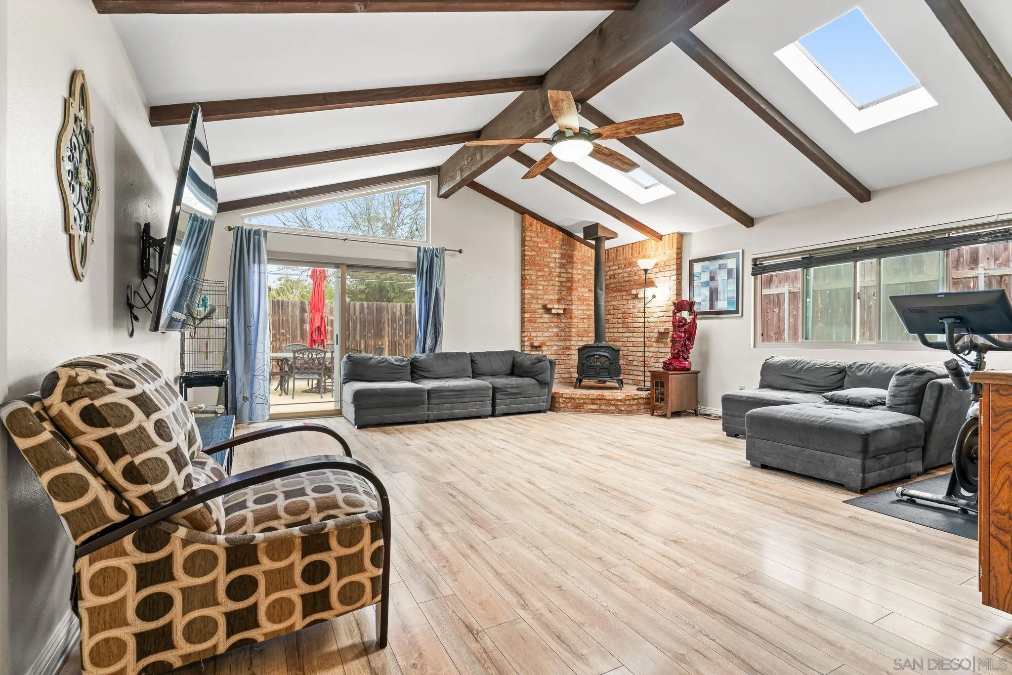 https://cdn.realtyfeed.com/cdn/127/260002008/4cdf9f6574c11f8c1b4490c5626e8f56.webp
