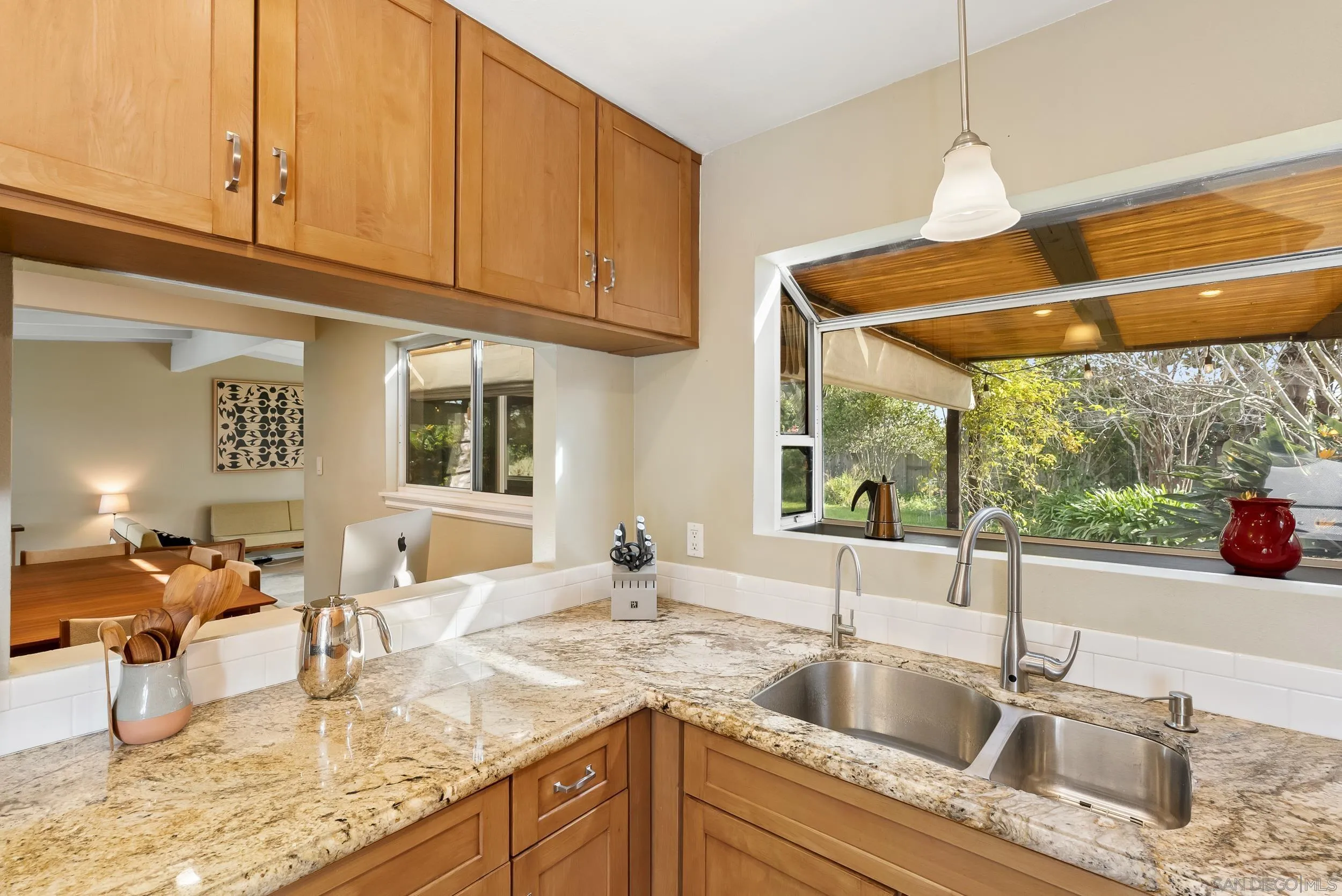 https://cdn.realtyfeed.com/cdn/127/260002013/41ab2473fe5ba3c3238848bf92476d1f.webp