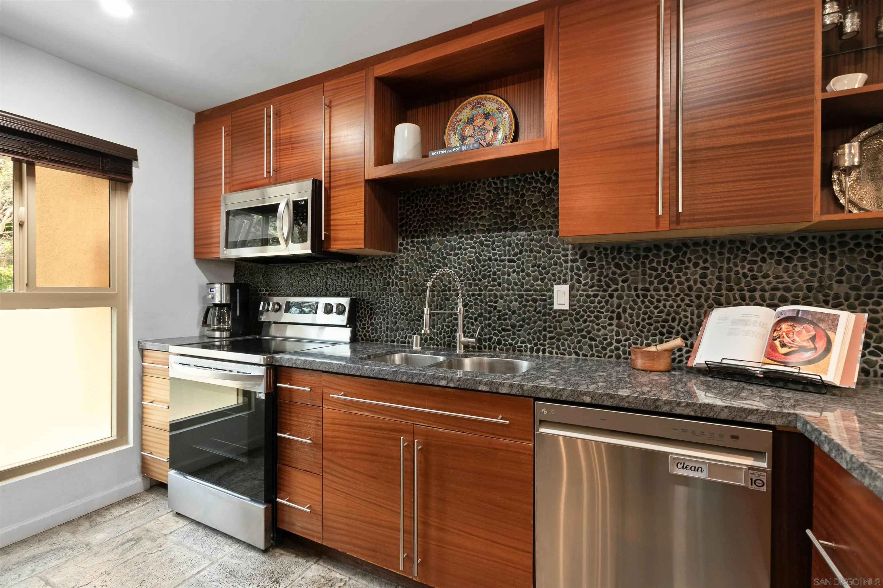 https://cdn.realtyfeed.com/cdn/127/260002017/54a58134fd01578066d30388e2e83894.webp