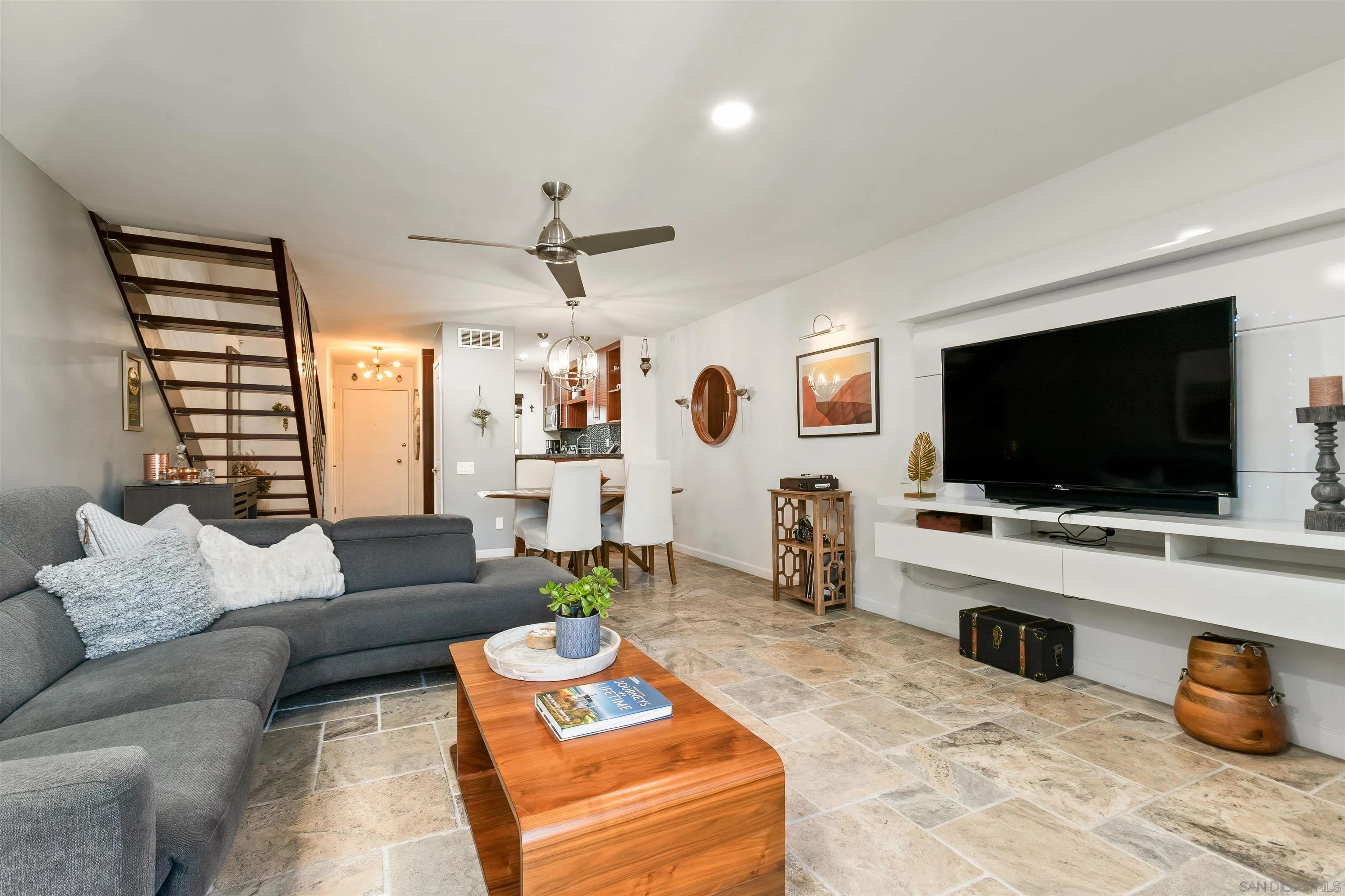 https://cdn.realtyfeed.com/cdn/127/260002017/554f0735d7a9ec5fa81b00088068560f.webp