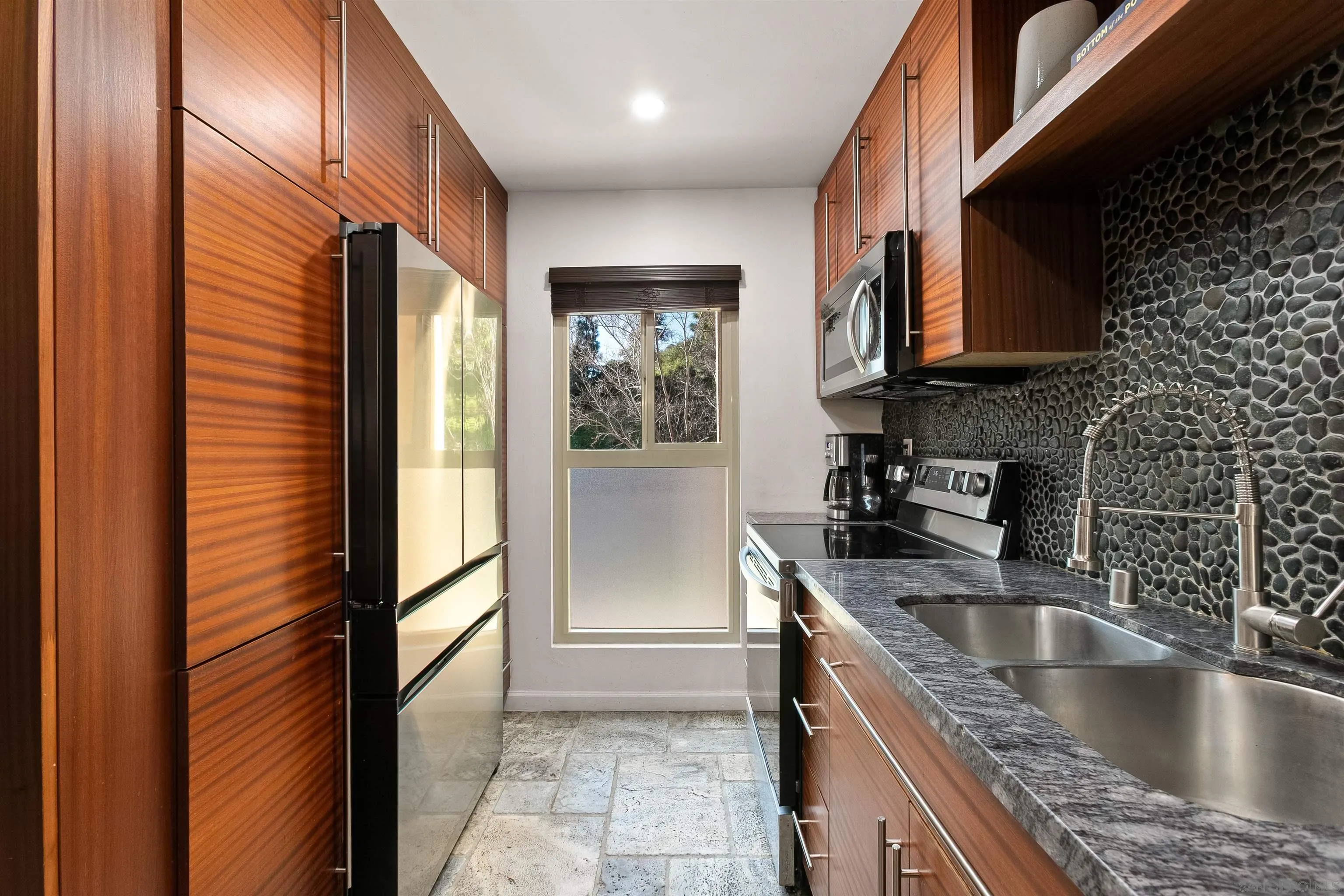 https://cdn.realtyfeed.com/cdn/127/260002017/570480cd05e2b5800be92403b122b605.webp