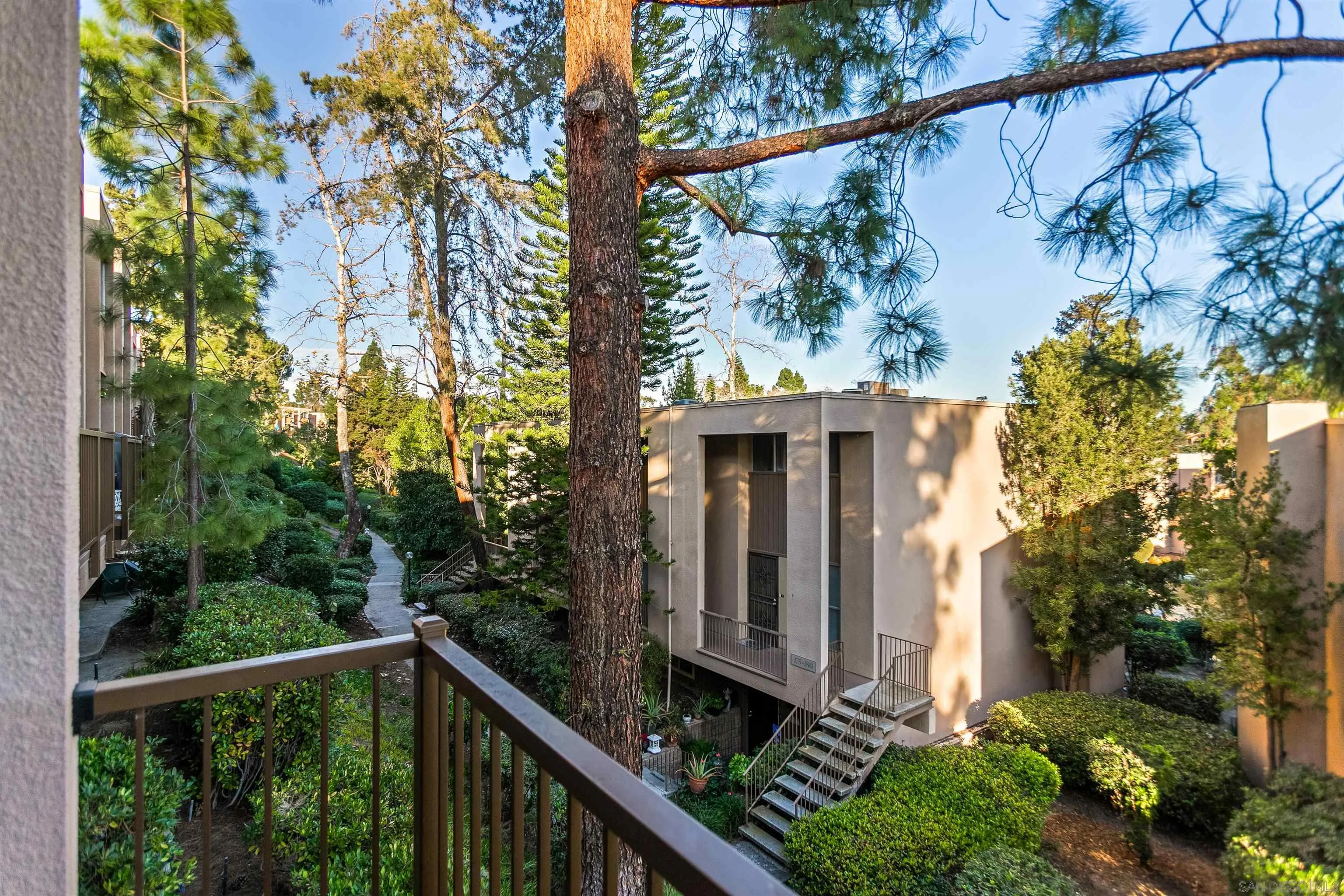 https://cdn.realtyfeed.com/cdn/127/260002017/ab8c47bf8ff19a8500b4f2e3805ebc3b.webp