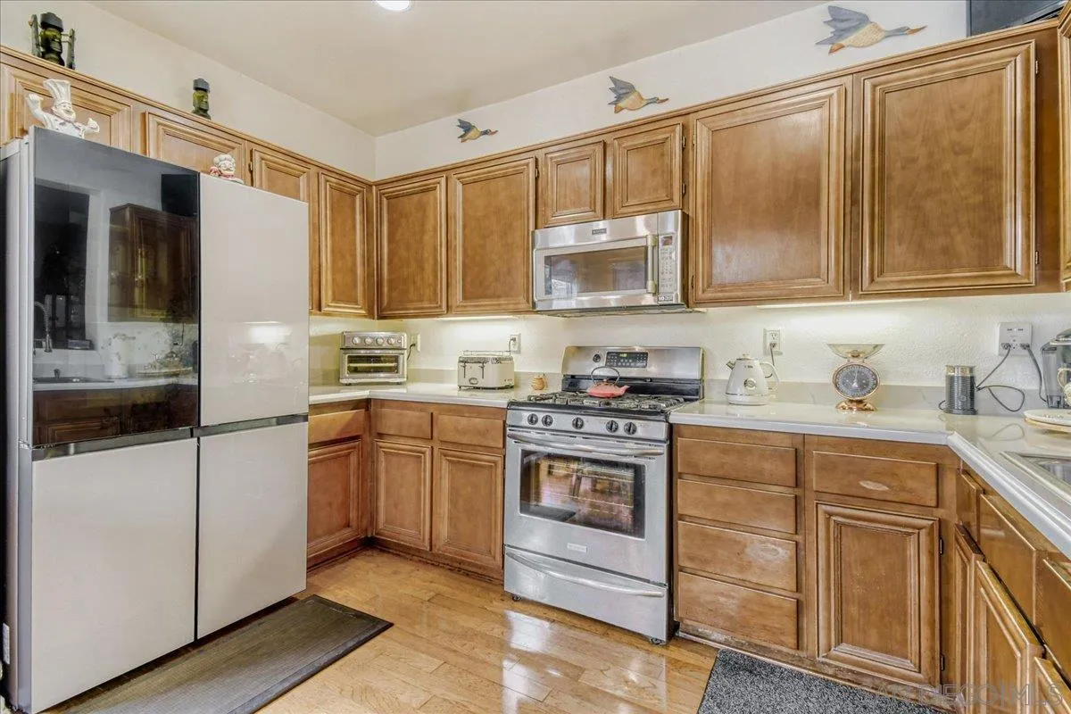 Photo #8: 260002020 Listing: Photo #8