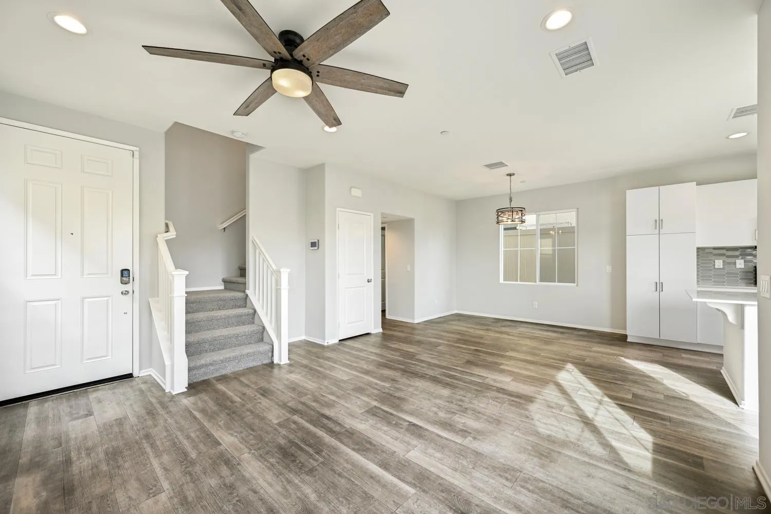 https://cdn.realtyfeed.com/cdn/127/260002023/12247fa265bba5a0531d88596493b83d.webp