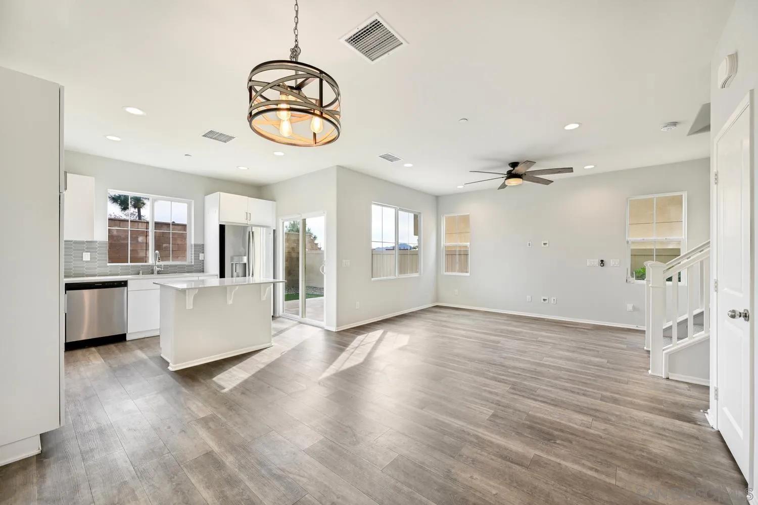 https://cdn.realtyfeed.com/cdn/127/260002023/2d841c8c75f2684fc49cd8c35e19c116.webp