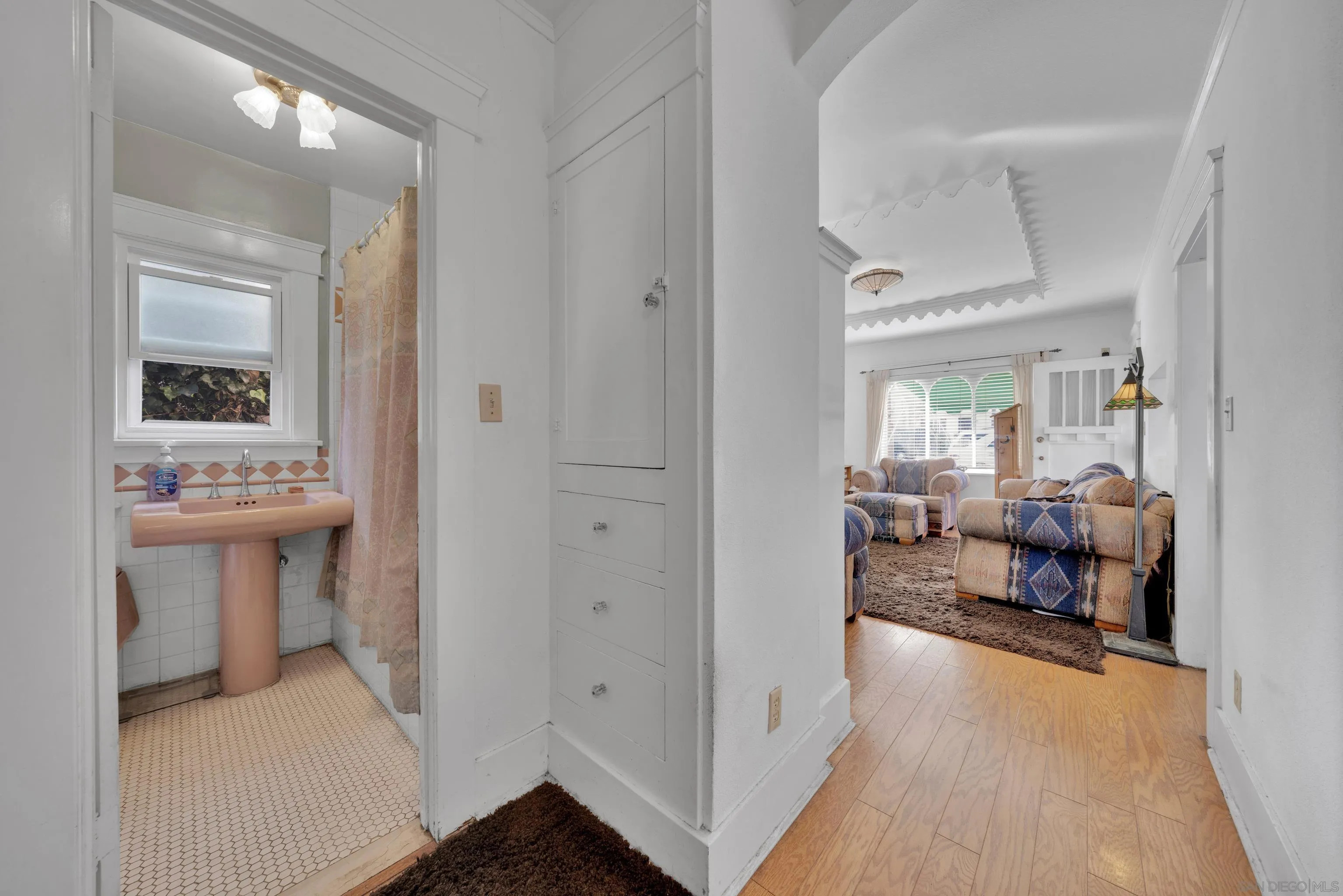 https://cdn.realtyfeed.com/cdn/127/260002025/00eb78881ec42299438b9da9183337a2.webp