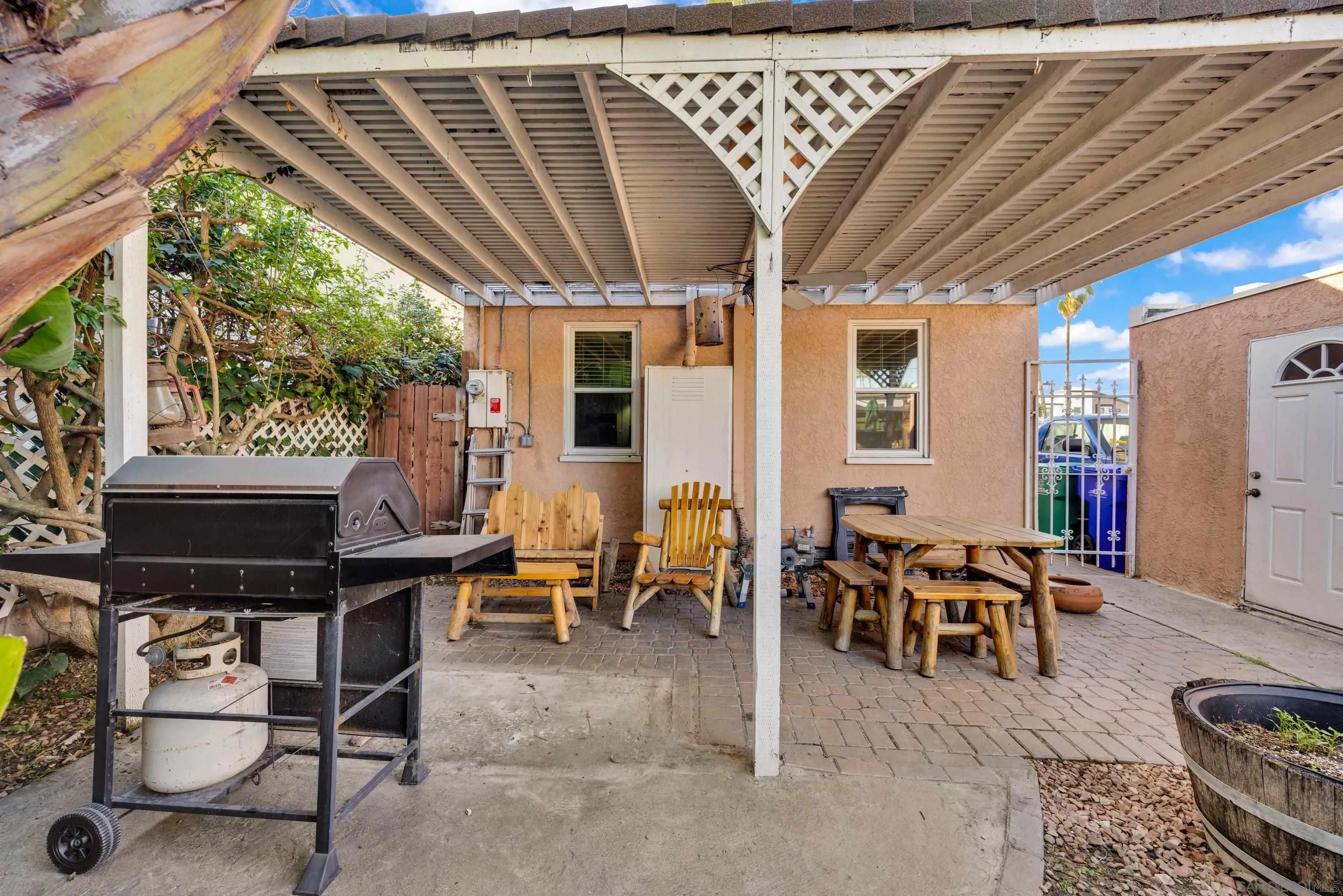 https://cdn.realtyfeed.com/cdn/127/260002025/5f6d519080f9e3eca44d6671529c51b2.webp