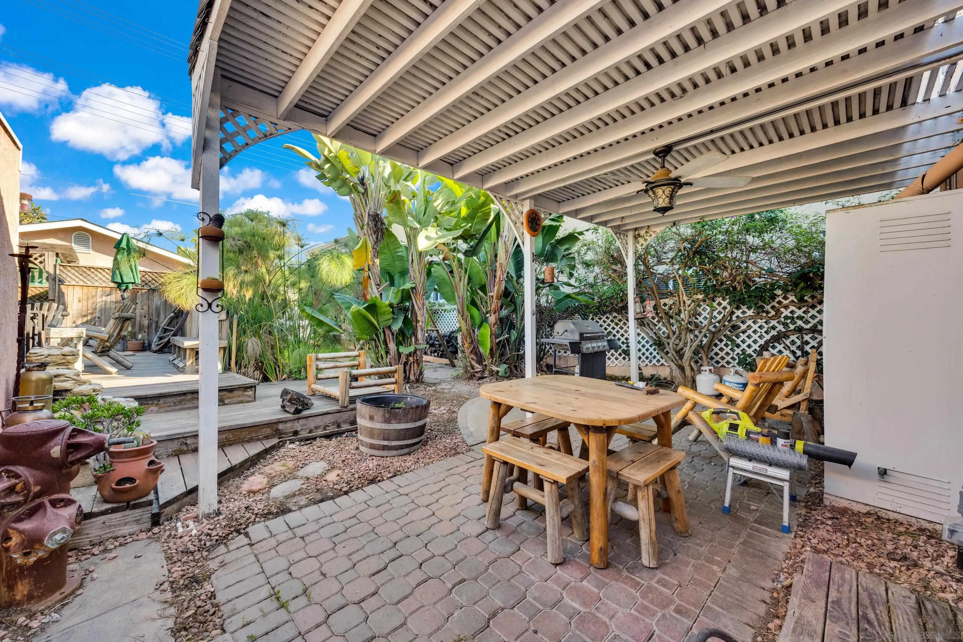 https://cdn.realtyfeed.com/cdn/127/260002025/e1e416d405849d2e74694e0c9948d5af.webp
