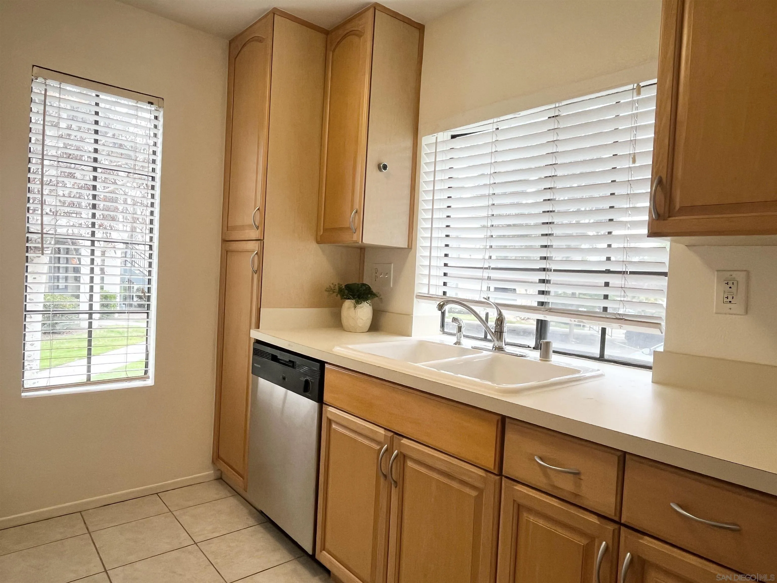 https://cdn.realtyfeed.com/cdn/127/260002030/771725a81fd15d4bca29ebb12ade8450.webp