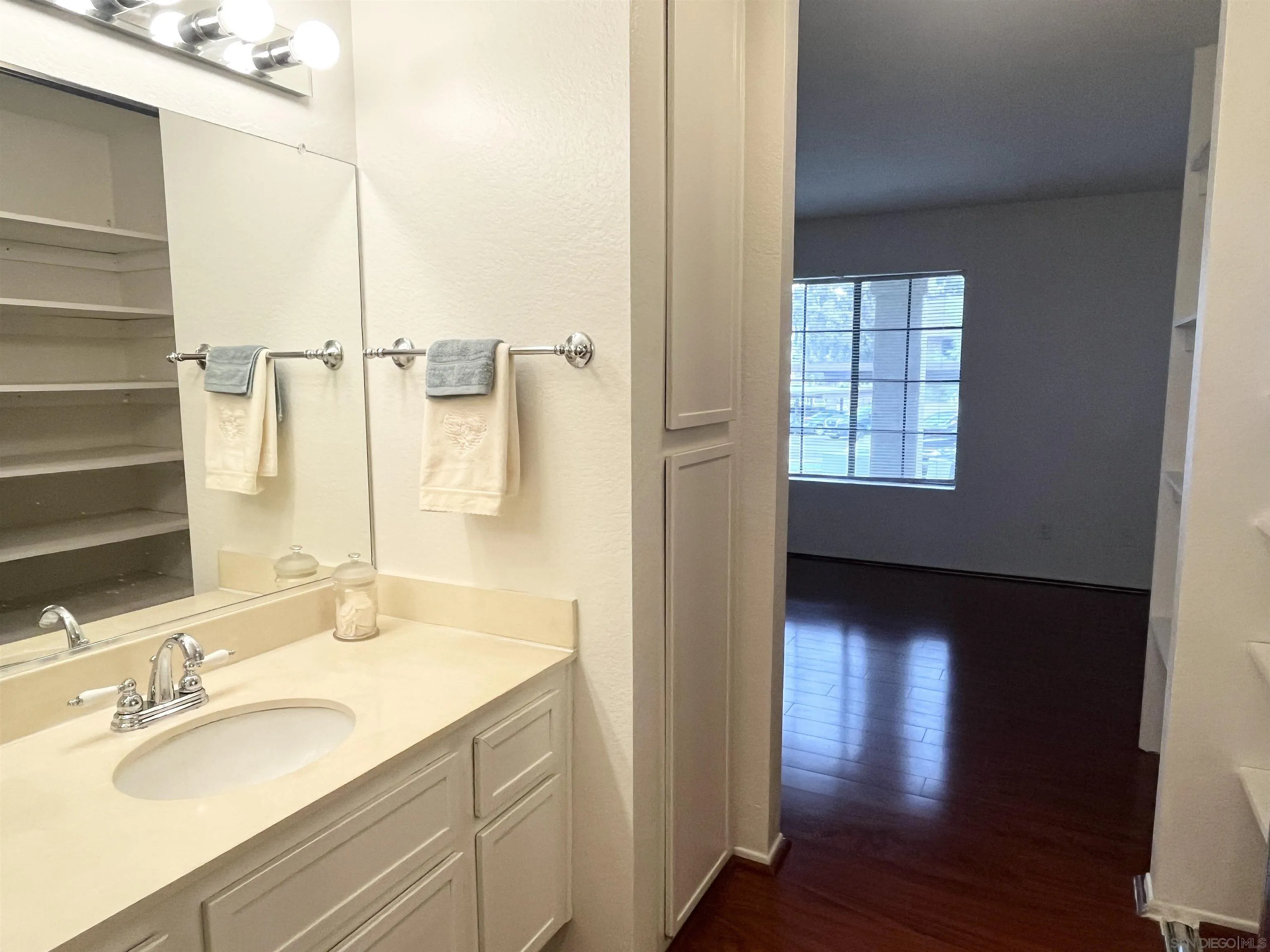 https://cdn.realtyfeed.com/cdn/127/260002030/a43b1622836863322d6912b38ec425db.webp