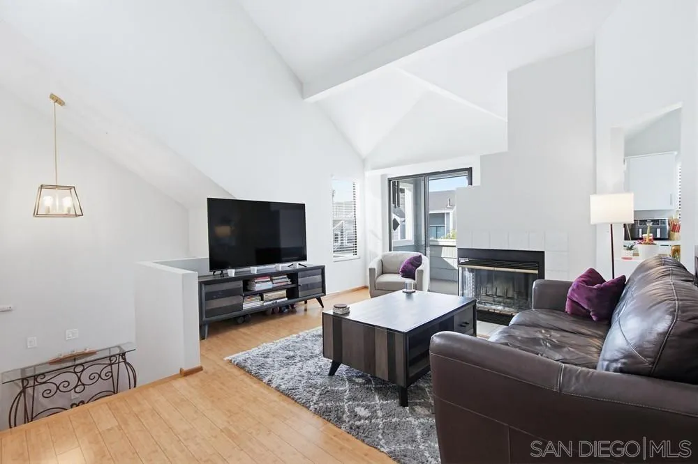 https://cdn.realtyfeed.com/cdn/127/260002032/0f292c562ff14074570da6226d5ee9ed.webp