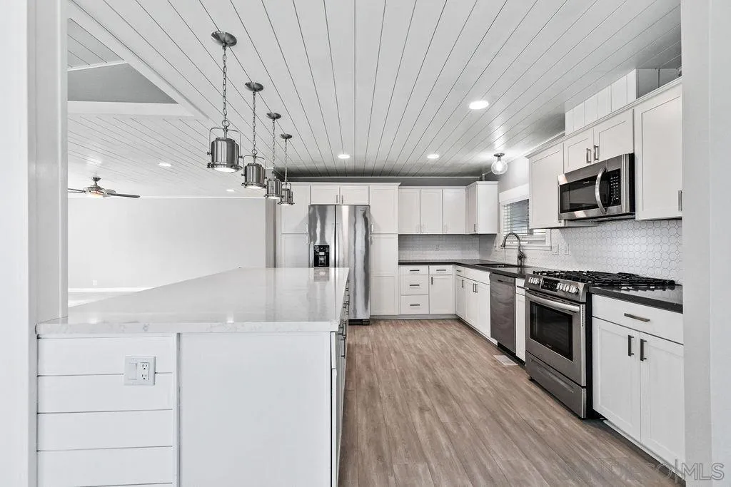 https://cdn.realtyfeed.com/cdn/127/260002036/2d7398773c51b471c299abdc836c7dfa.webp