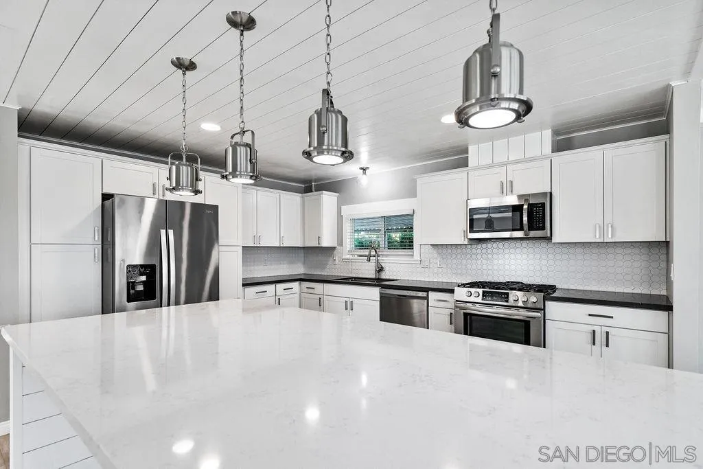 https://cdn.realtyfeed.com/cdn/127/260002036/3026a9d4bb677f7353220c36c248551c.webp