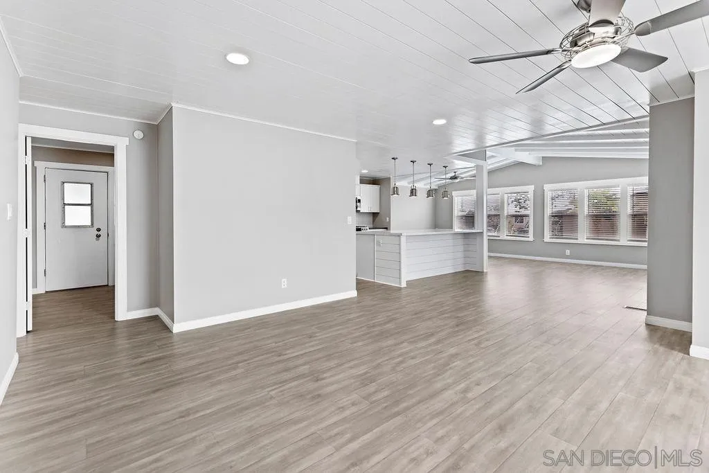https://cdn.realtyfeed.com/cdn/127/260002036/90b5ba3bafe037215850ada19979099d.webp