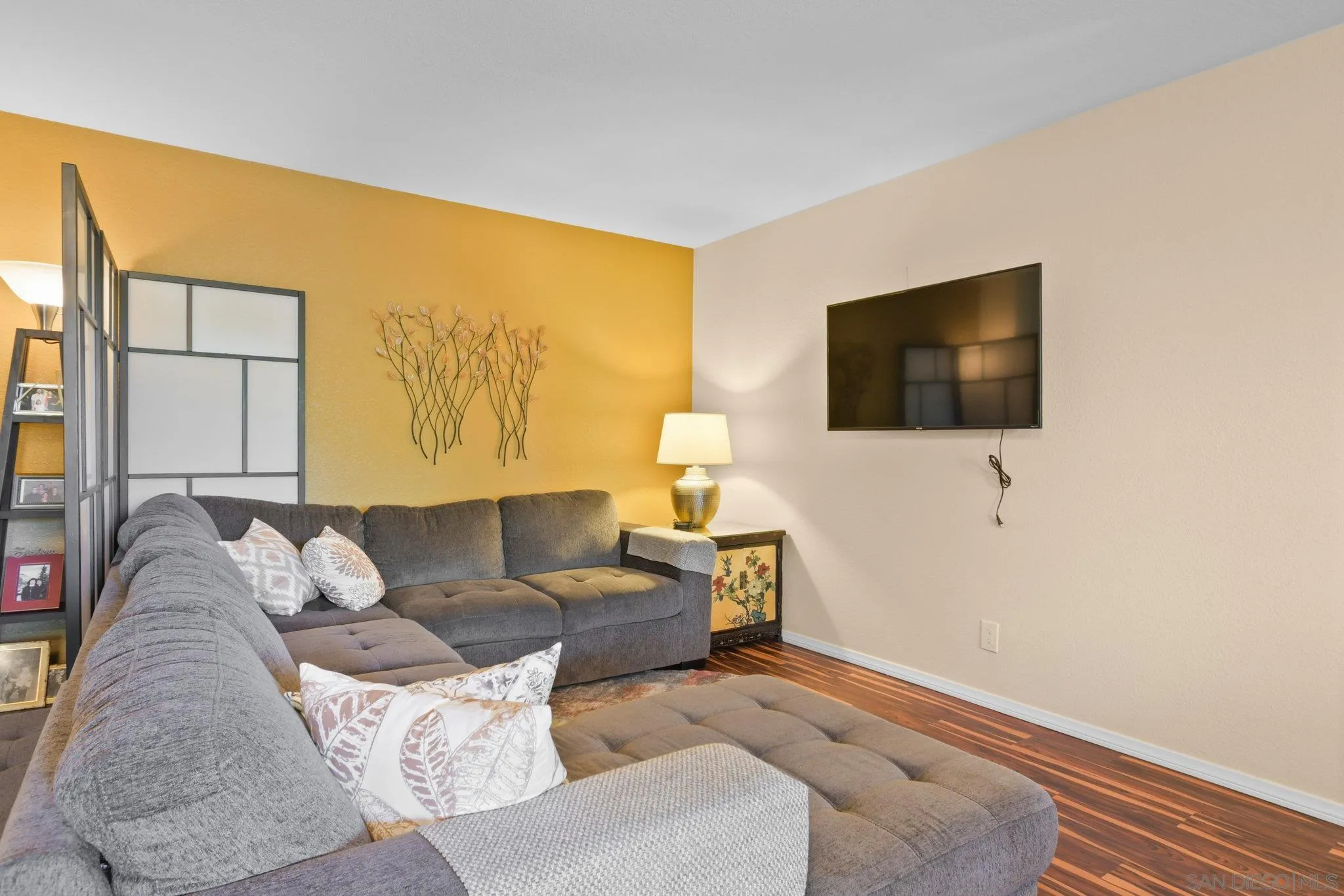https://cdn.realtyfeed.com/cdn/127/260002042/cfb116ed472ffb0233a067cca1e1f6f7.webp